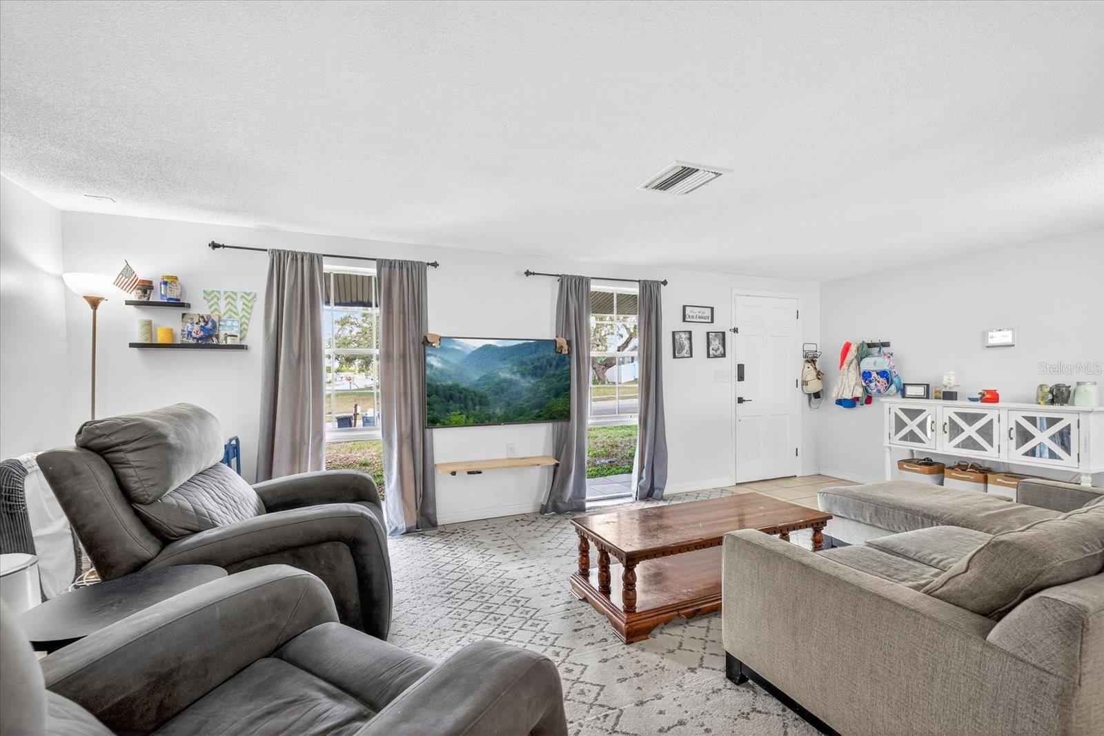 Image 10 of 25 For 5404 Front Drive