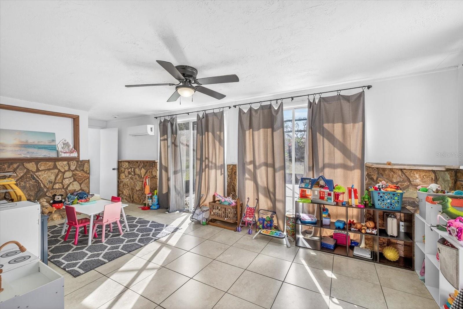 Image 12 of 25 For 5404 Front Drive