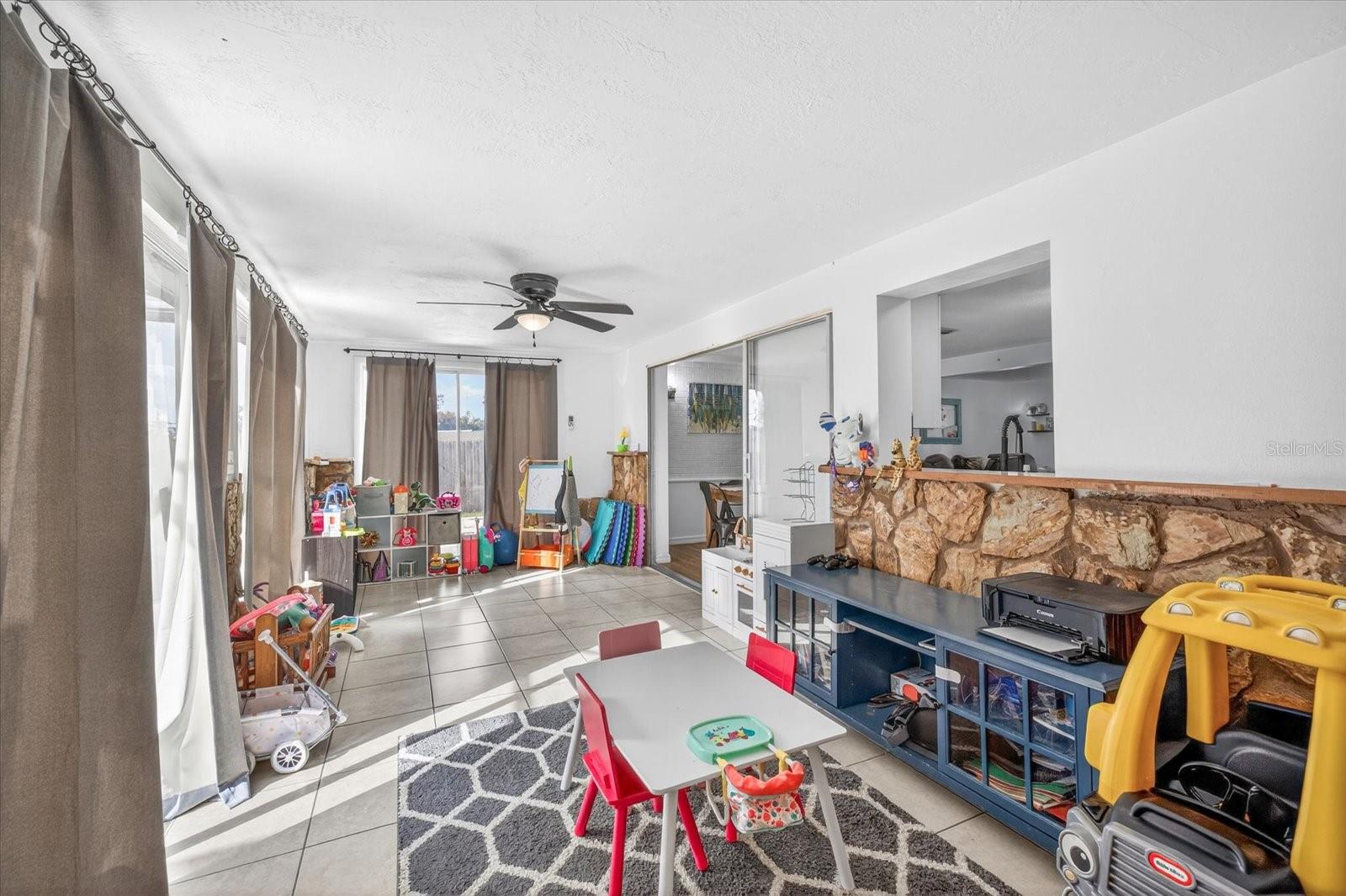 Image 13 of 25 For 5404 Front Drive