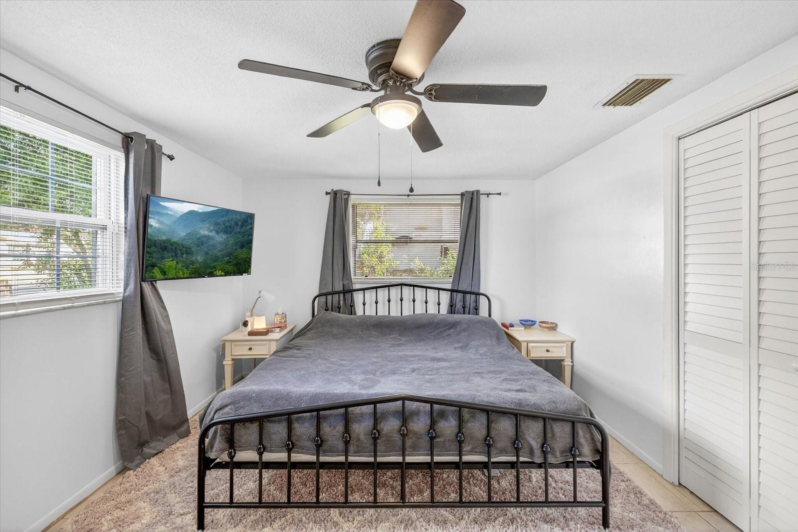 Image 14 of 25 For 5404 Front Drive