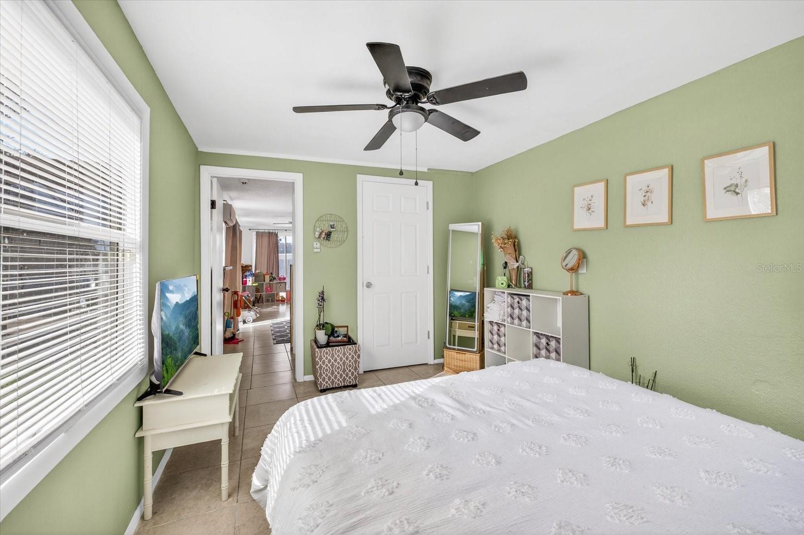 Image 22 of 25 For 5404 Front Drive