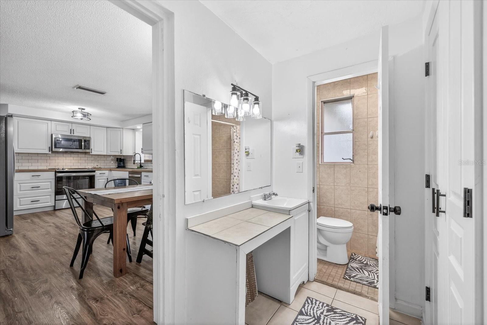 Image 23 of 25 For 5404 Front Drive