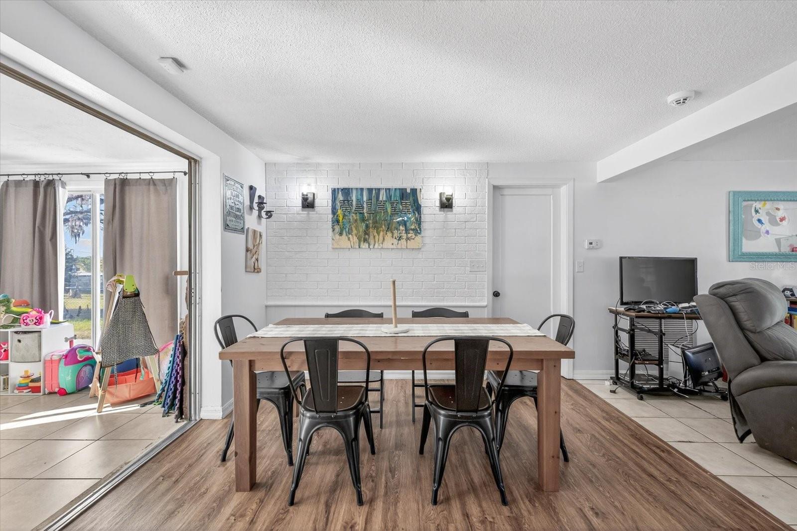 Image 8 of 25 For 5404 Front Drive