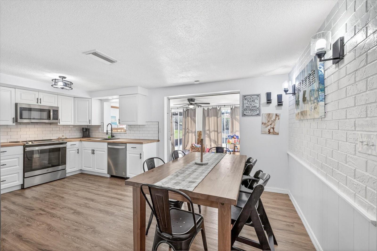 Image 9 of 25 For 5404 Front Drive