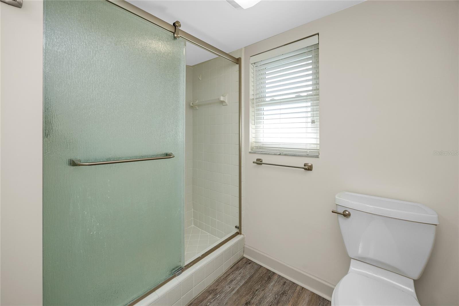 Image 27 of 44 For 13416 105th Avenue