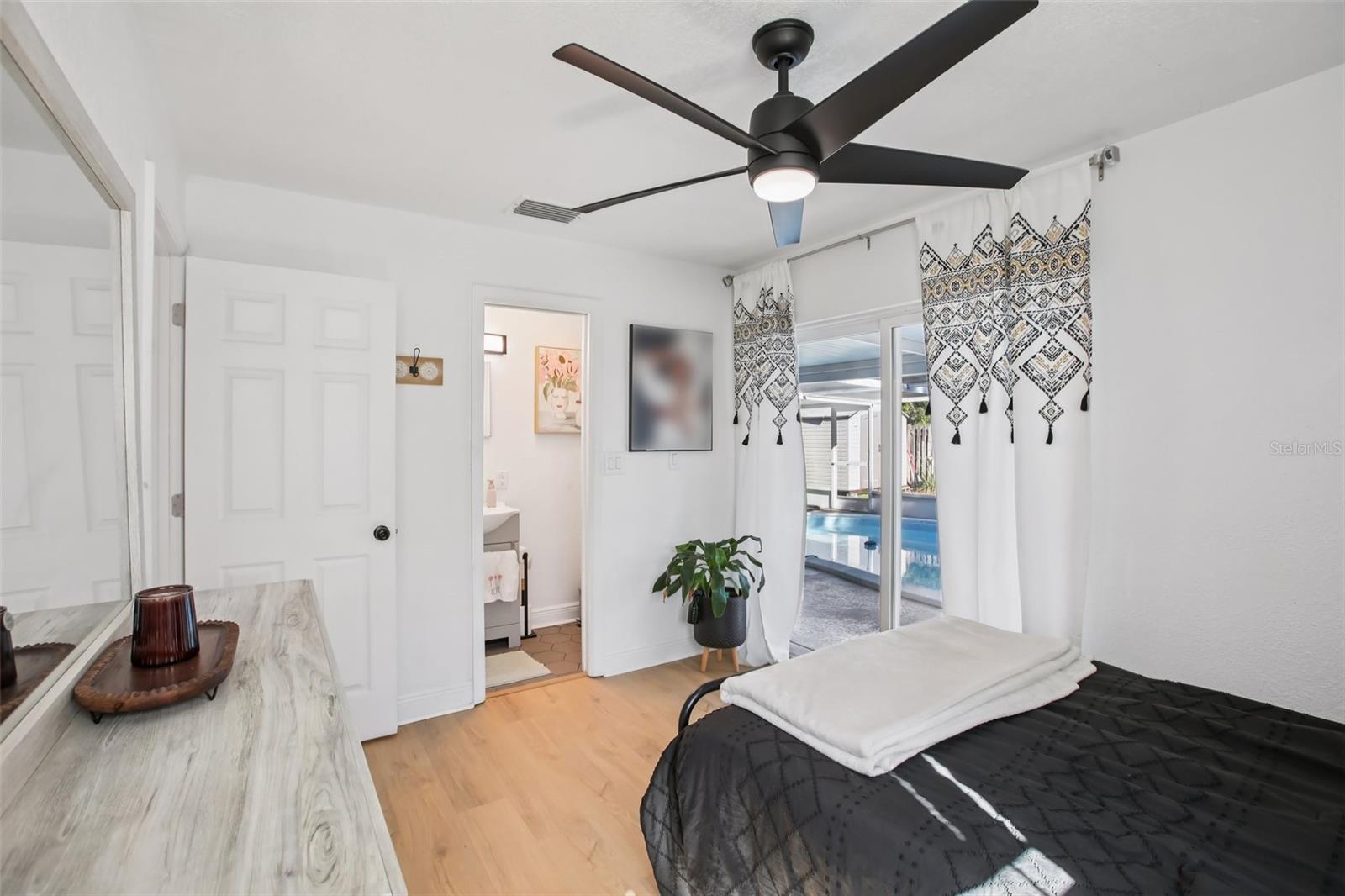 Listing photo id 11 for 8391 59th Lane N