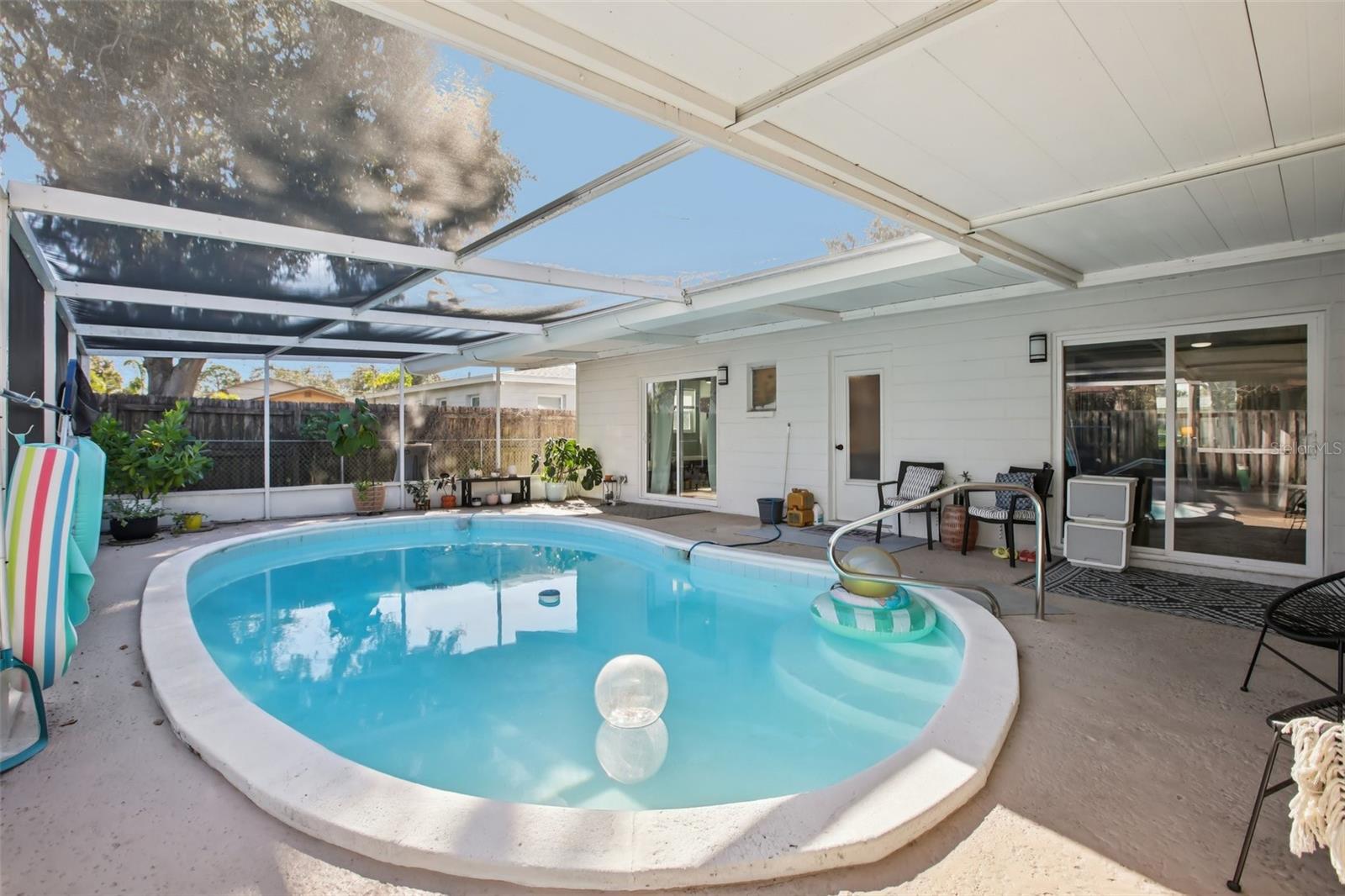 Listing photo id 18 for 8391 59th Lane N