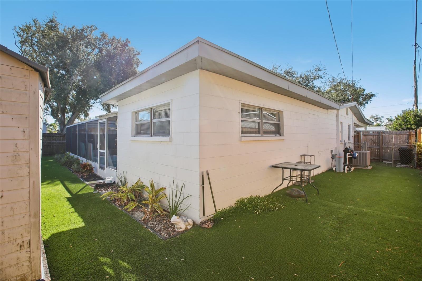 Listing photo id 21 for 8391 59th Lane N