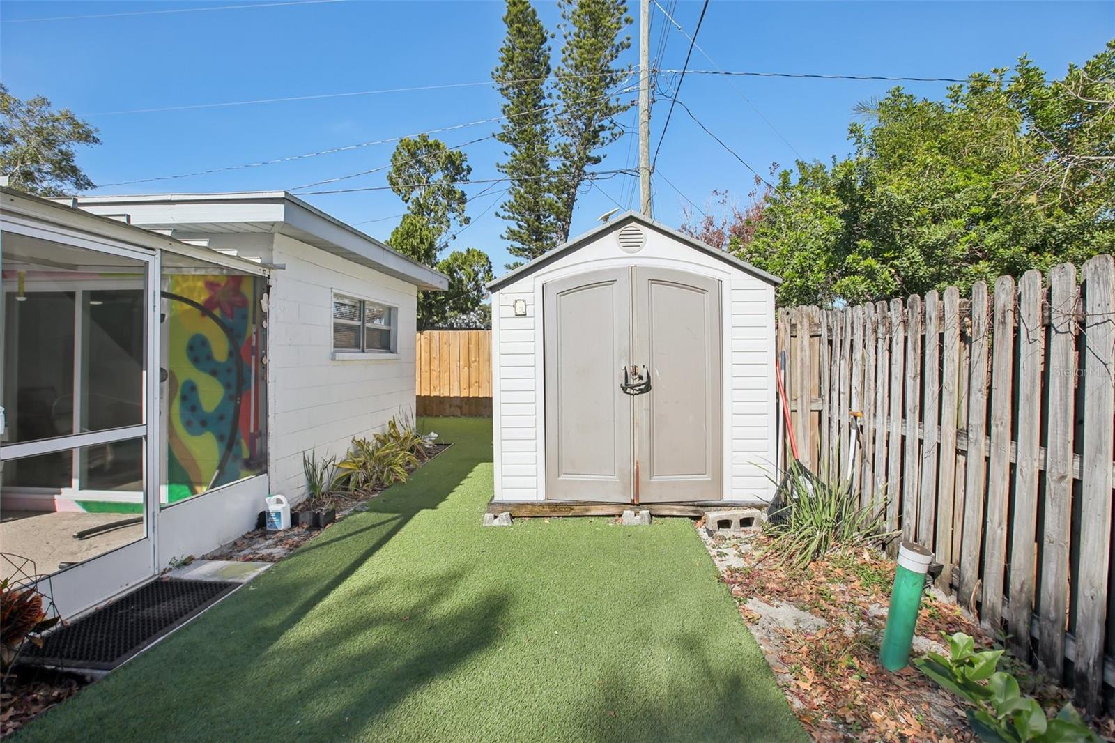 Listing photo id 22 for 8391 59th Lane N