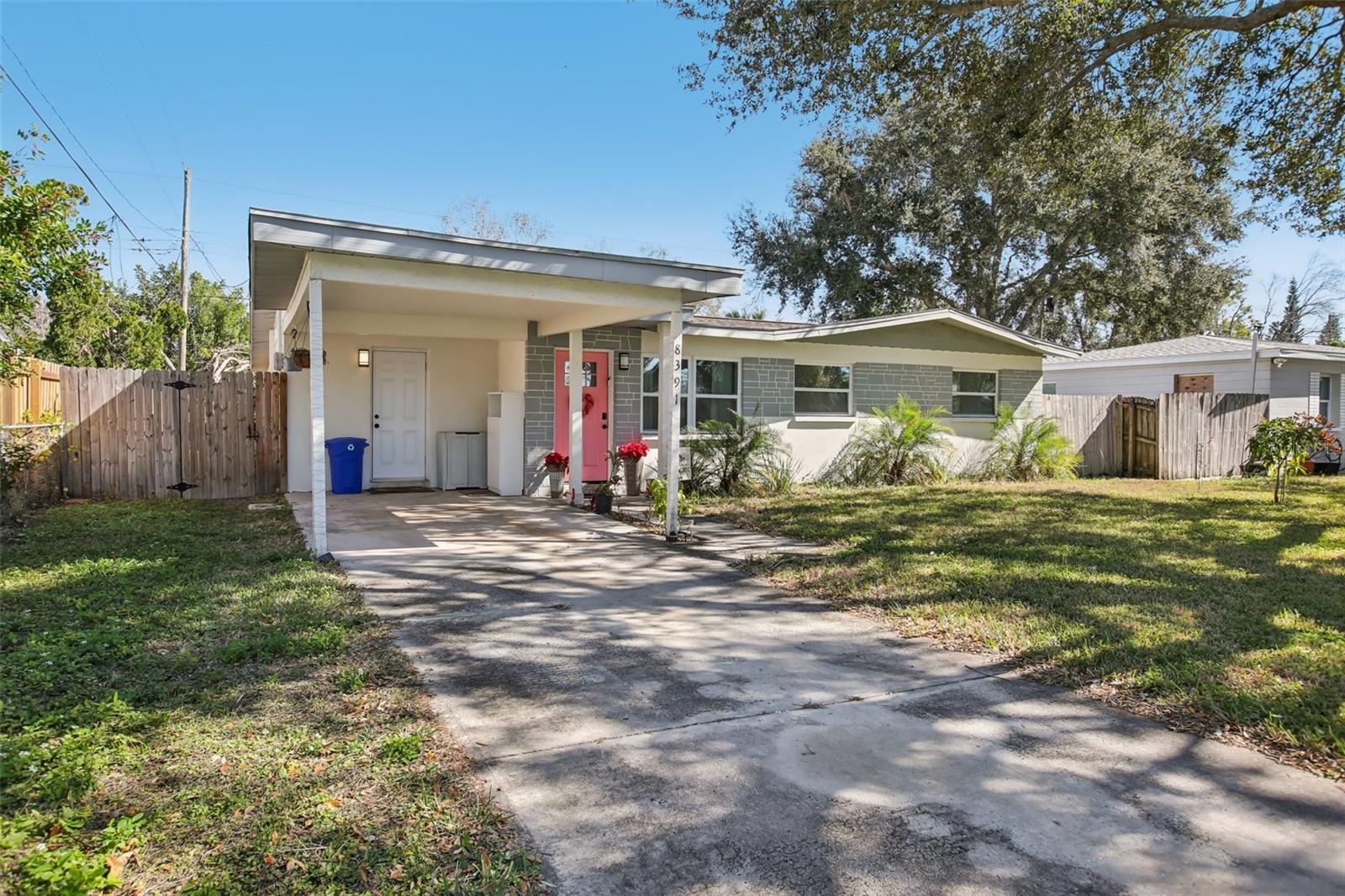 Listing photo id 23 for 8391 59th Lane N