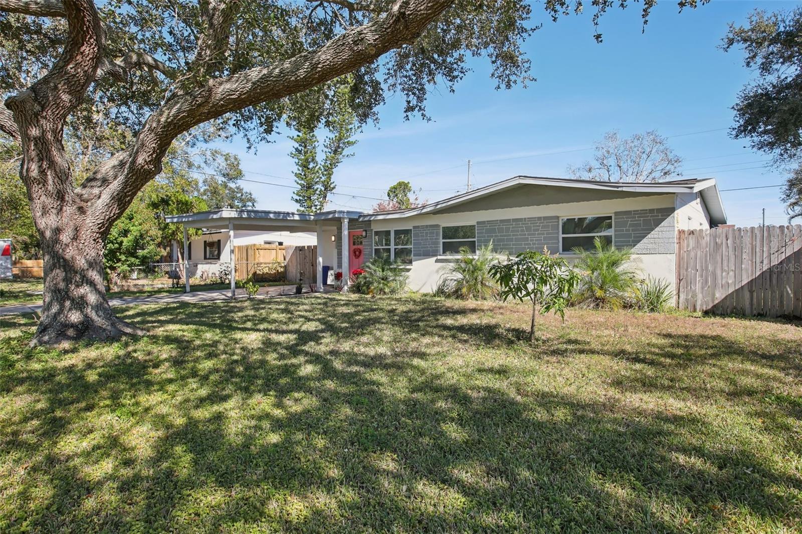 Listing photo id 24 for 8391 59th Lane N