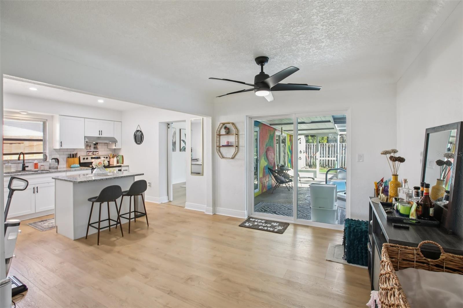 Listing photo id 3 for 8391 59th Lane N