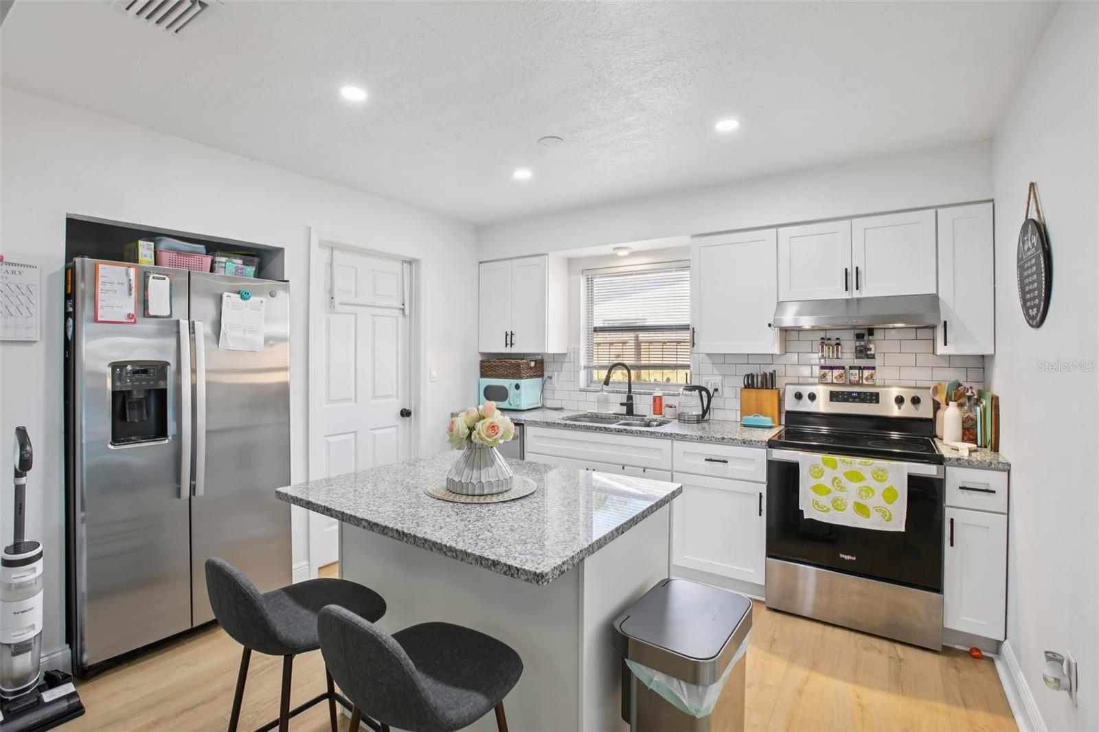 Listing photo id 7 for 8391 59th Lane N