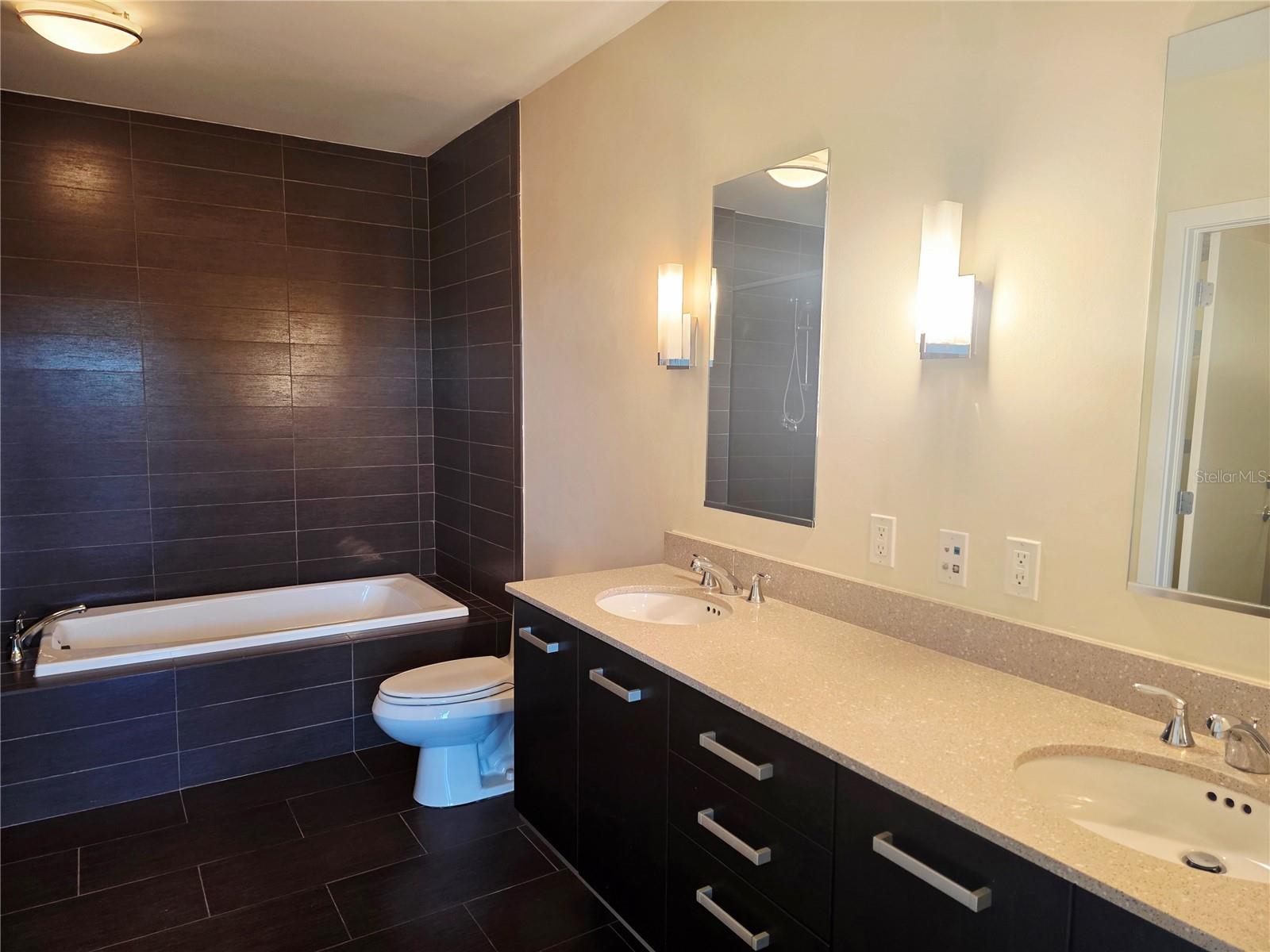 Image 18 of 46 For 475 2nd Street N 302