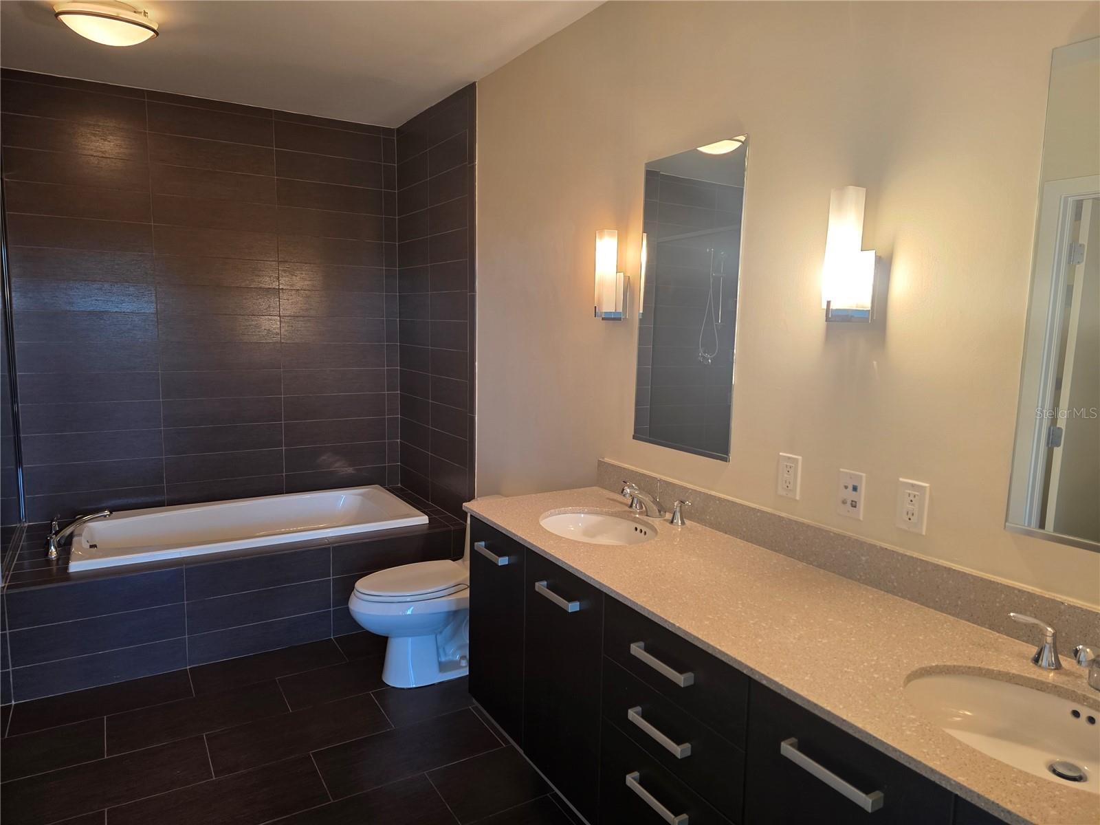 Image 20 of 46 For 475 2nd Street N 302