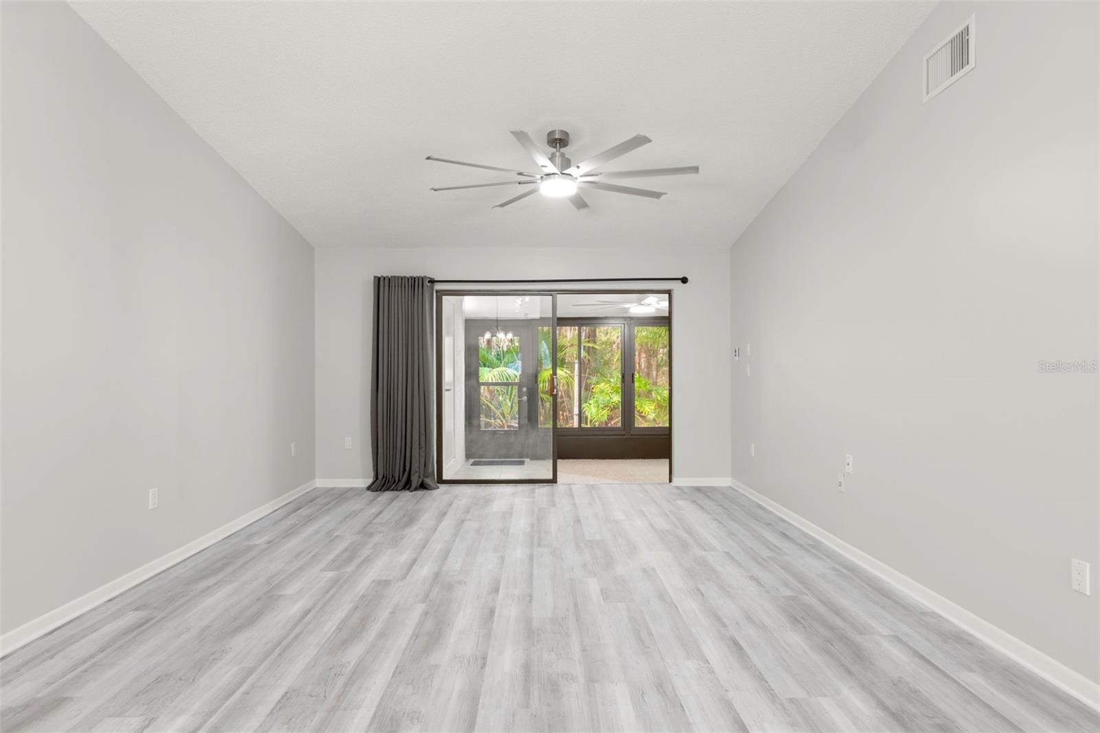 Image 11 of 38 For 1371 Pine Ridge Circle E B