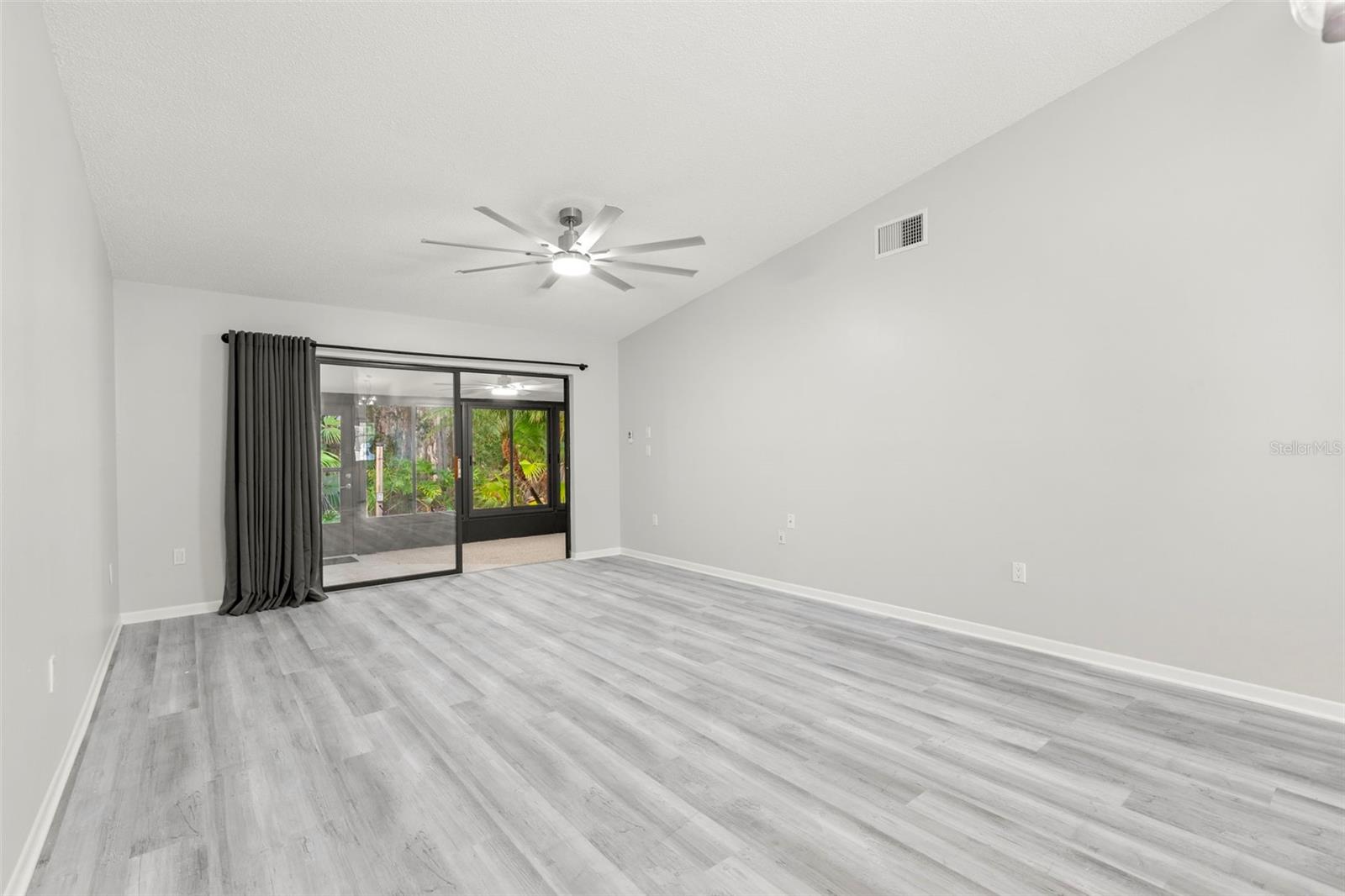 Image 12 of 38 For 1371 Pine Ridge Circle E B