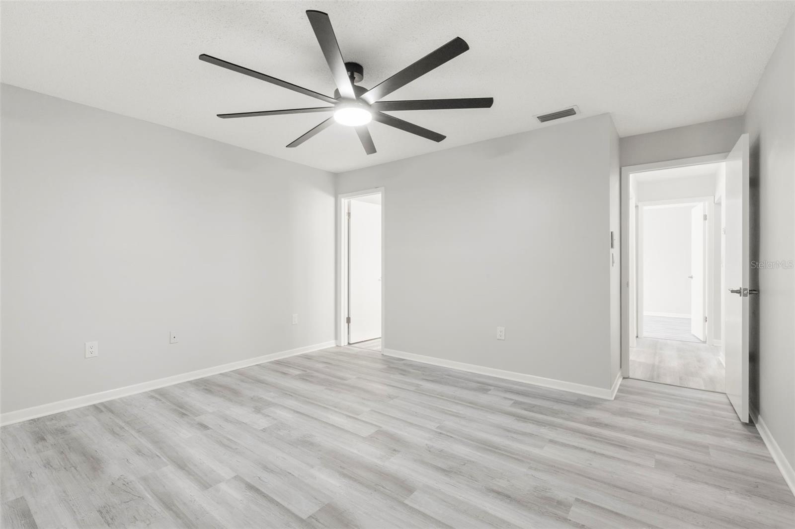 Image 15 of 38 For 1371 Pine Ridge Circle E B