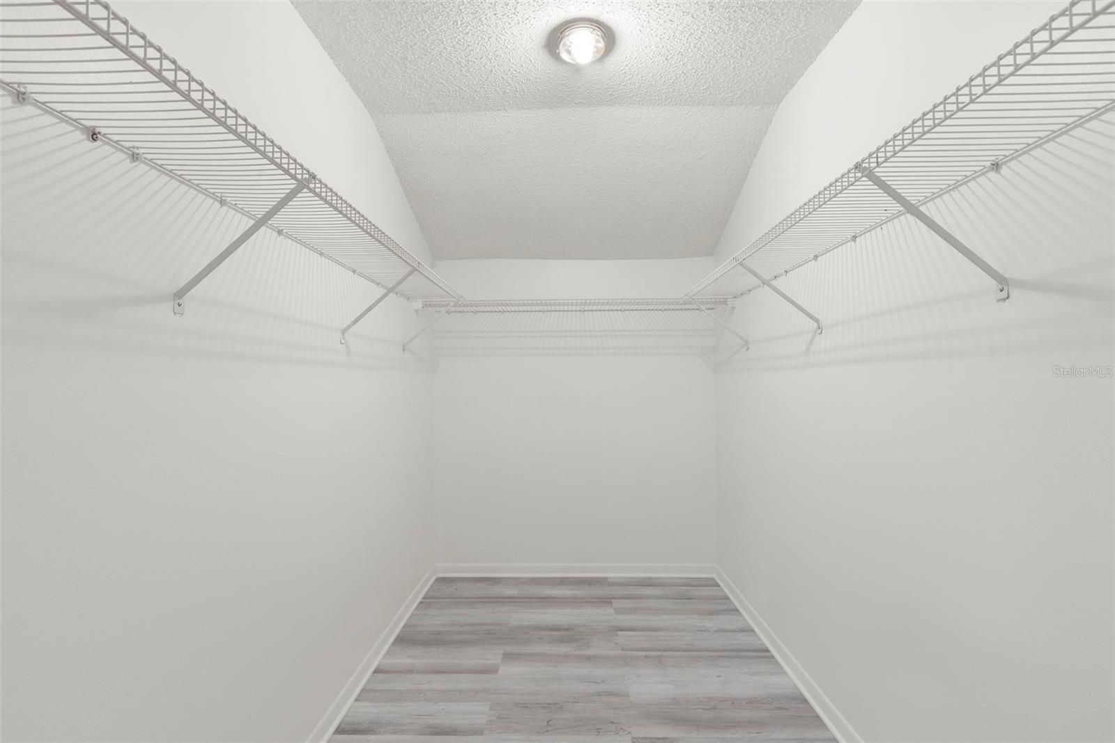 Image 18 of 38 For 1371 Pine Ridge Circle E B