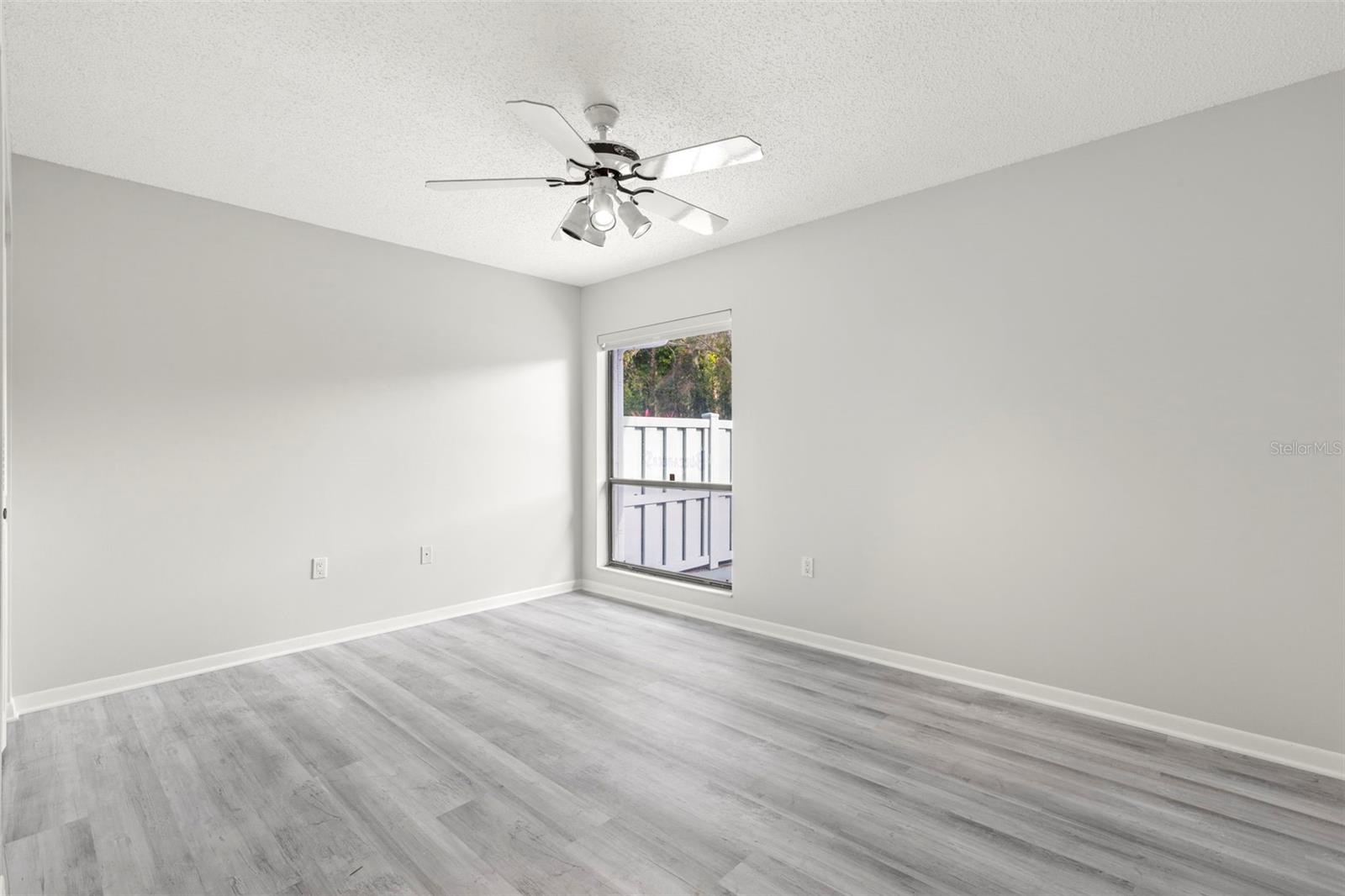 Image 19 of 38 For 1371 Pine Ridge Circle E B