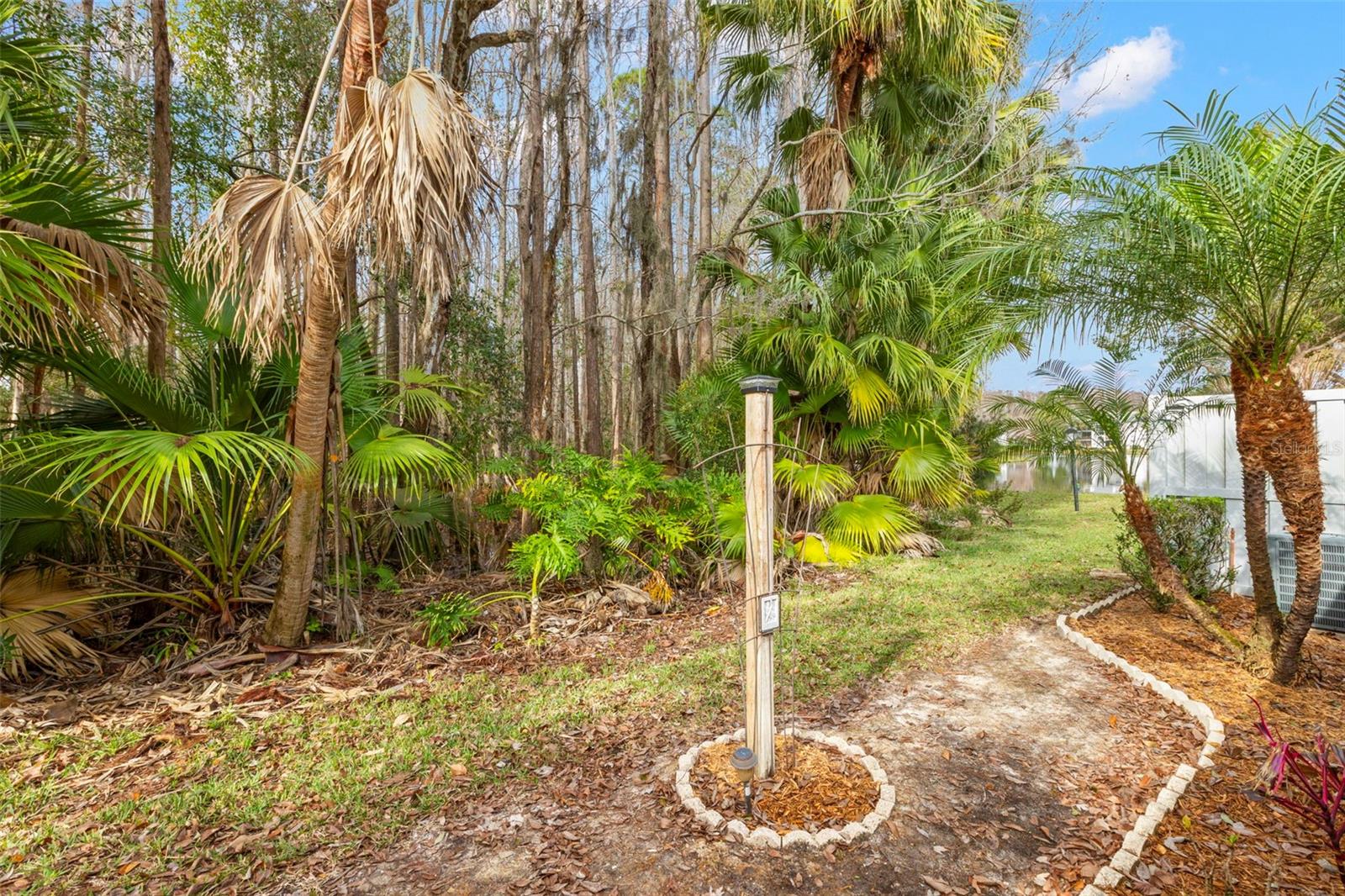 Image 25 of 38 For 1371 Pine Ridge Circle E B