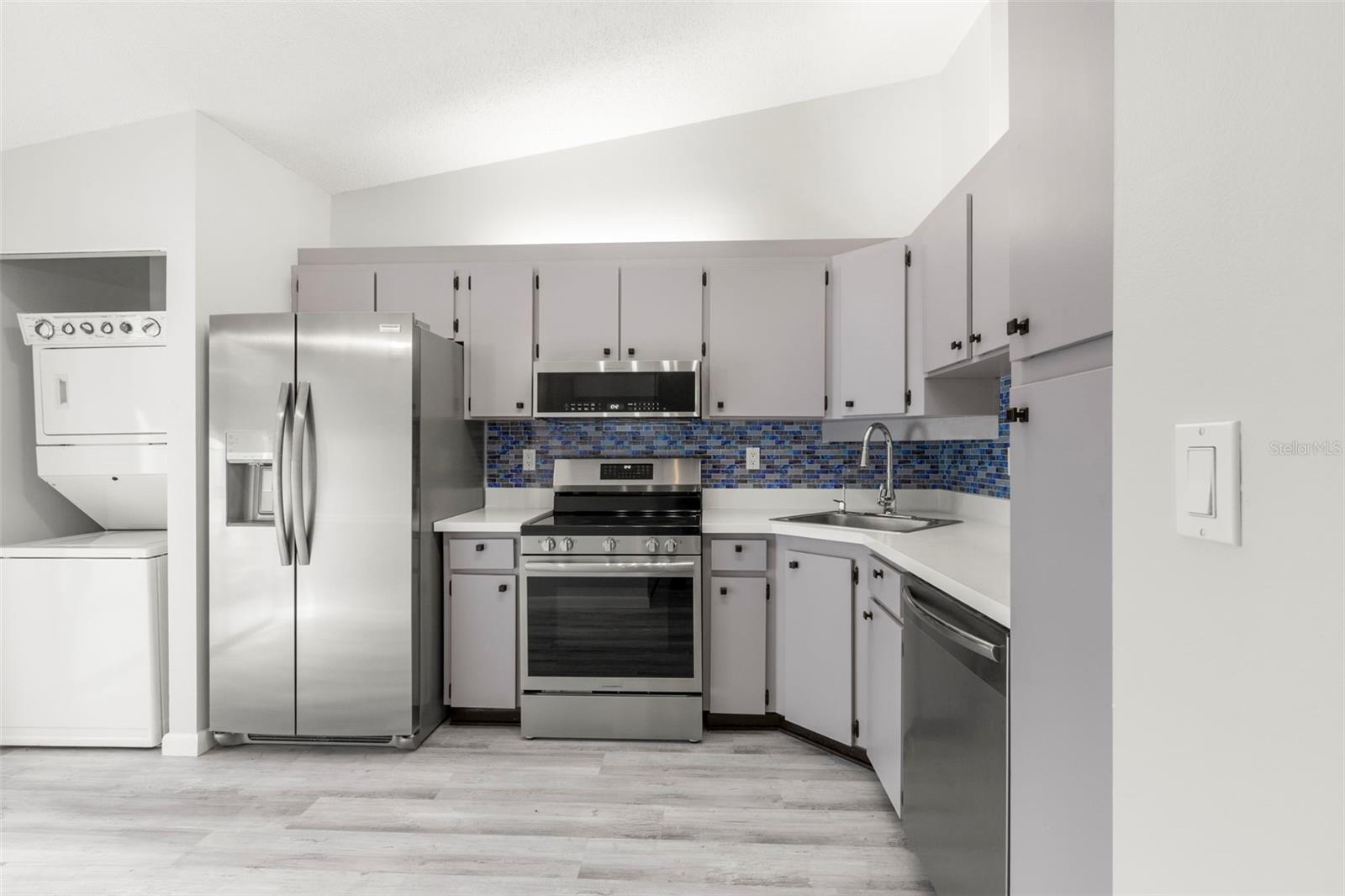 Image 5 of 38 For 1371 Pine Ridge Circle E B