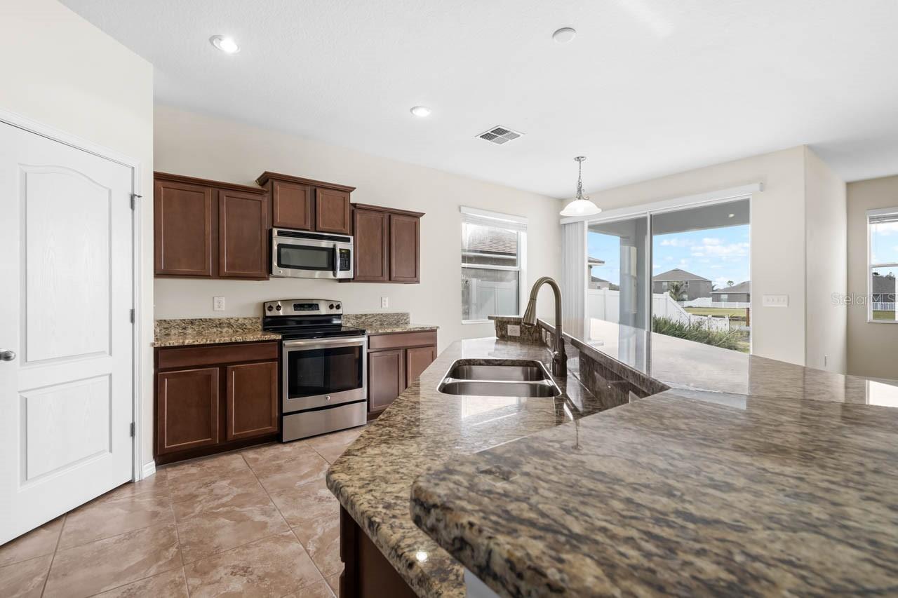 Image 16 of 76 For 1504 Oak Pond Street