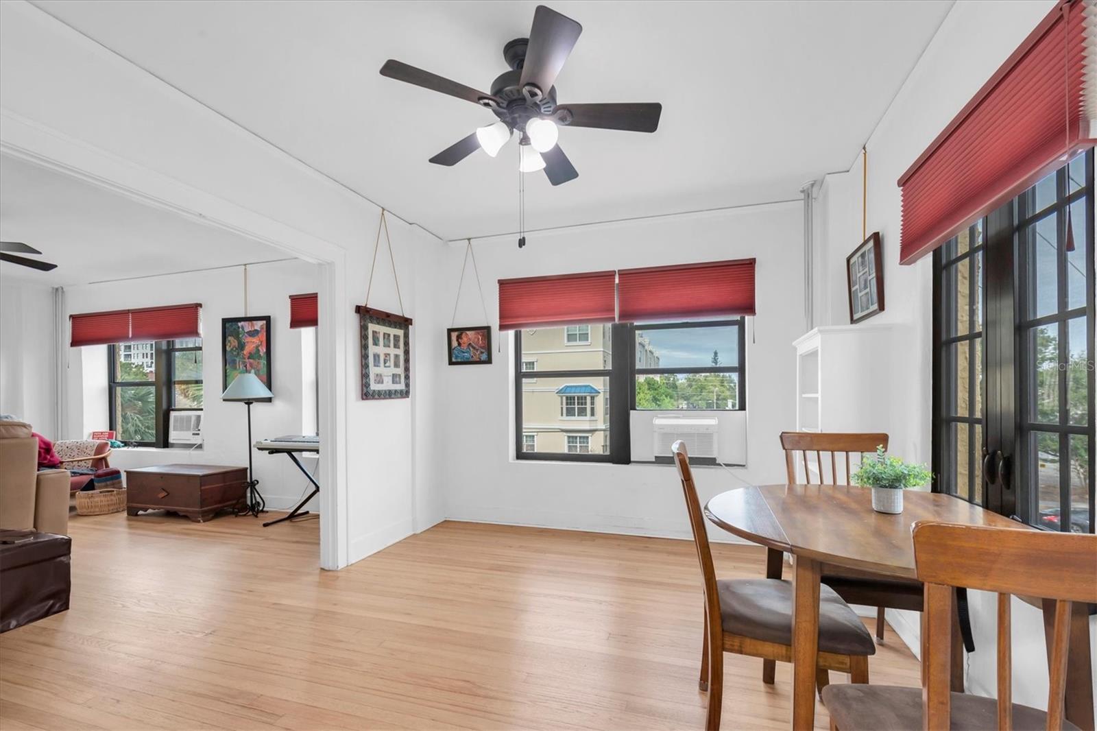 Image 11 of 39 For 130 4th Avenue N 201