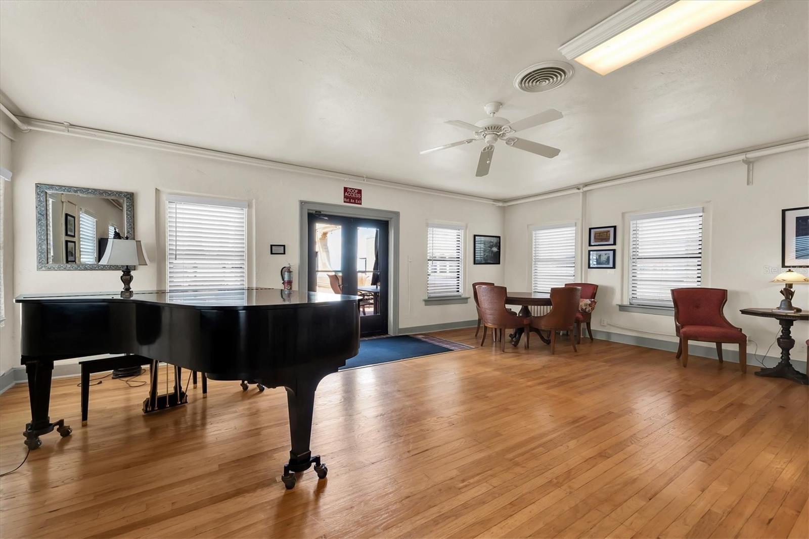 Image 23 of 39 For 130 4th Avenue N 201