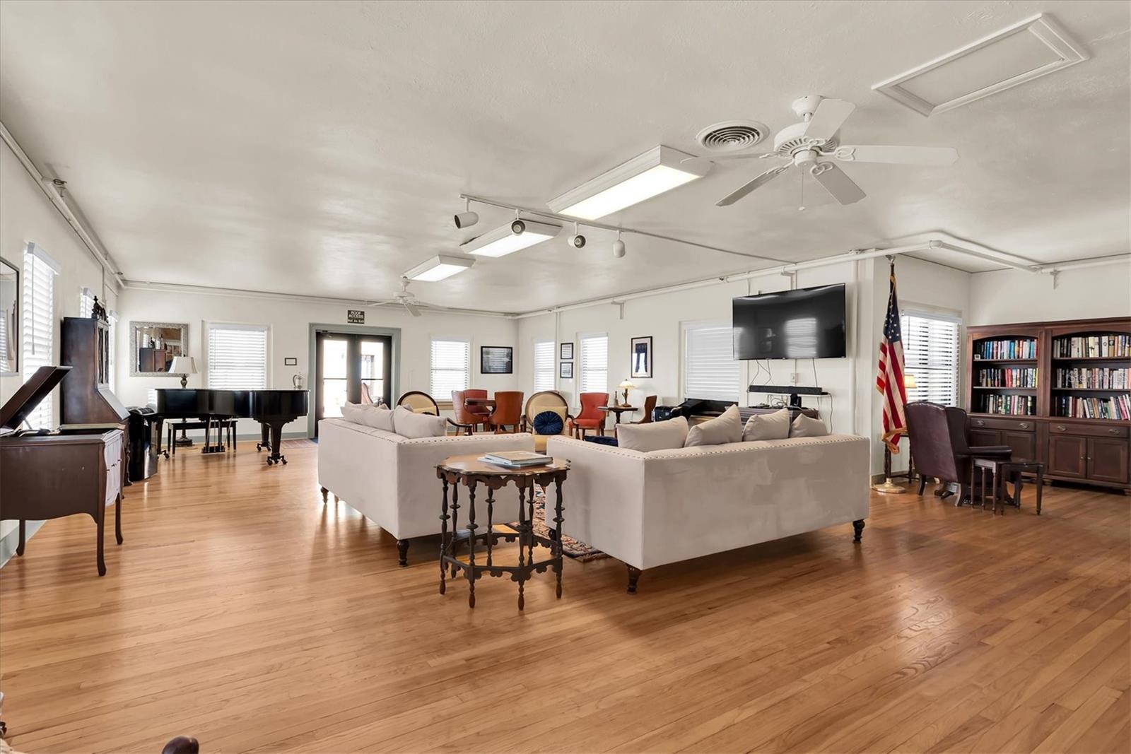 Image 26 of 39 For 130 4th Avenue N 201