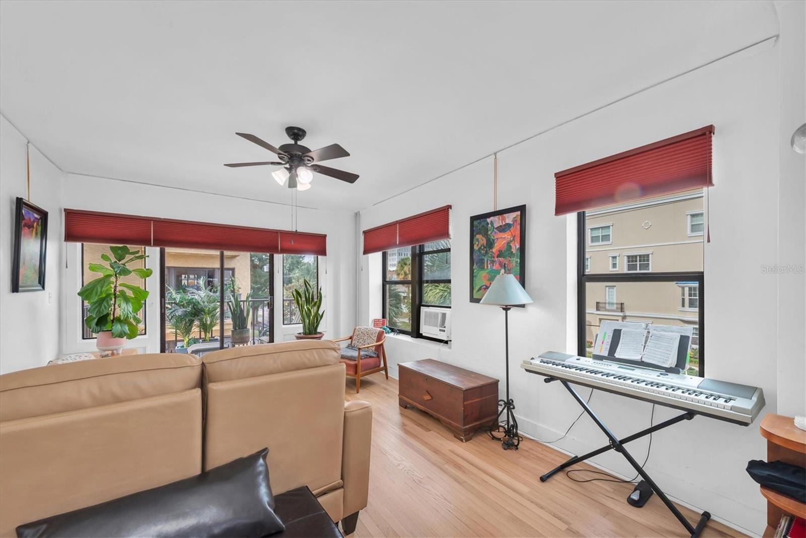 Image 5 of 39 For 130 4th Avenue N 201