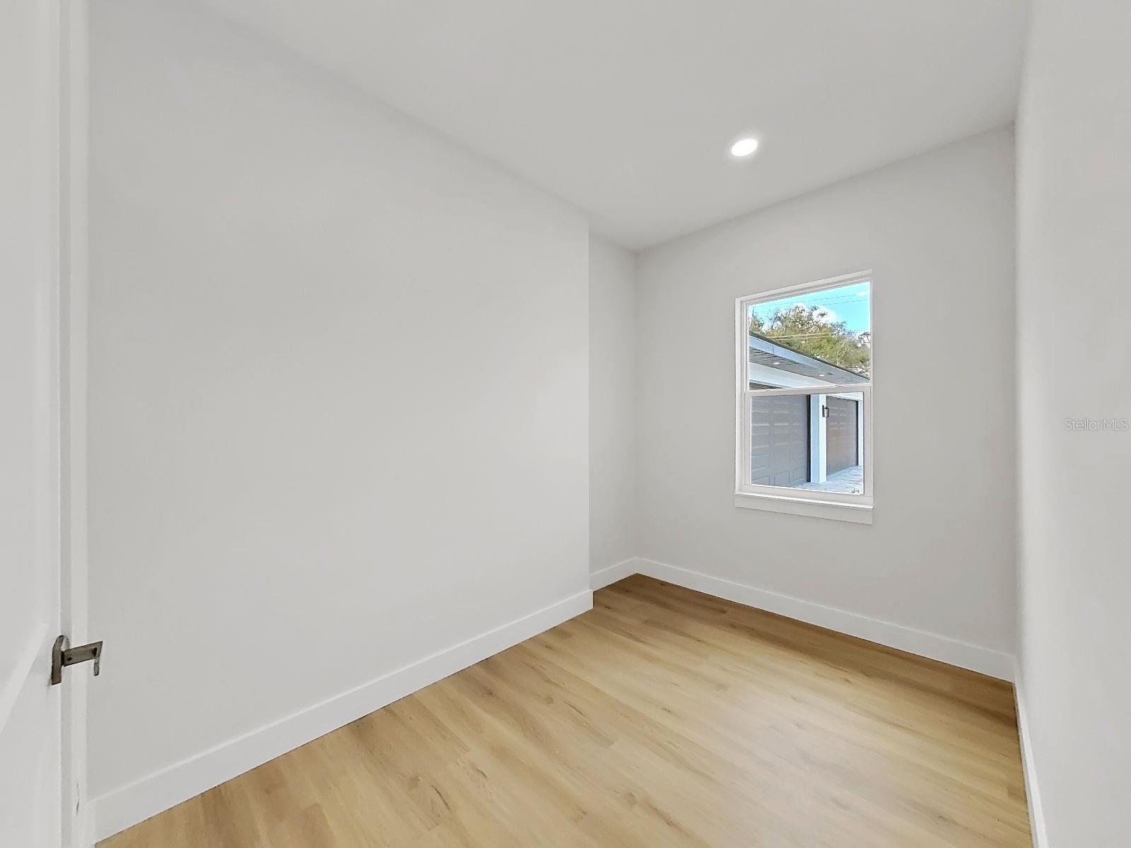 Image 34 of 53 For 17841 Simmons Road