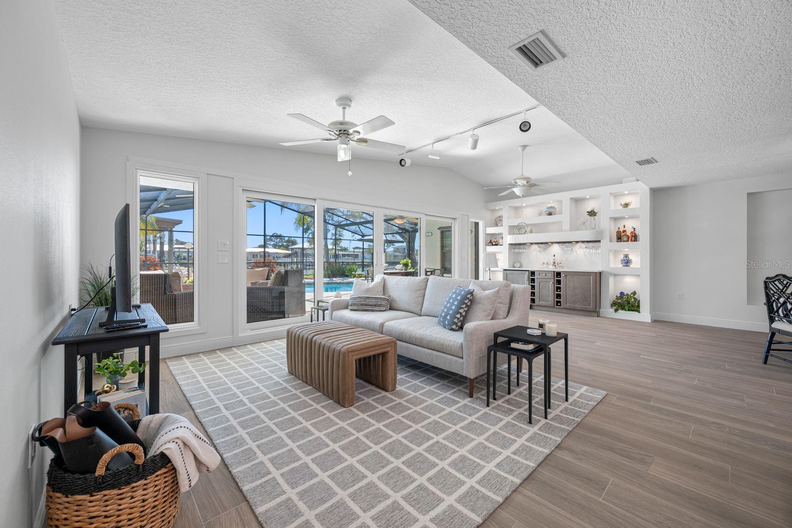 Image 10 of 34 For 539 Baywood Drive S