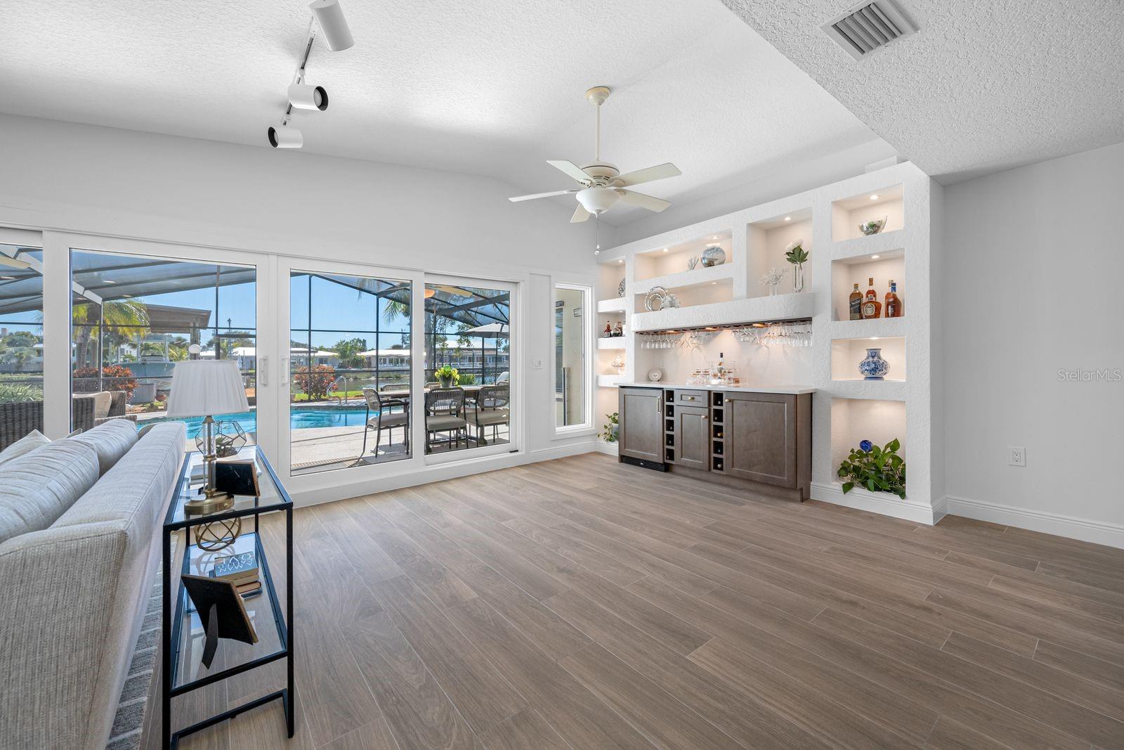 Image 11 of 34 For 539 Baywood Drive S