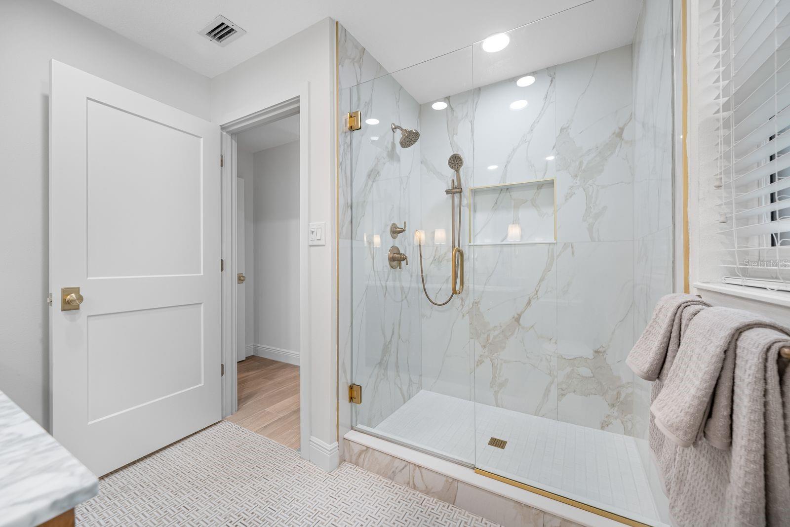 Image 14 of 34 For 539 Baywood Drive S