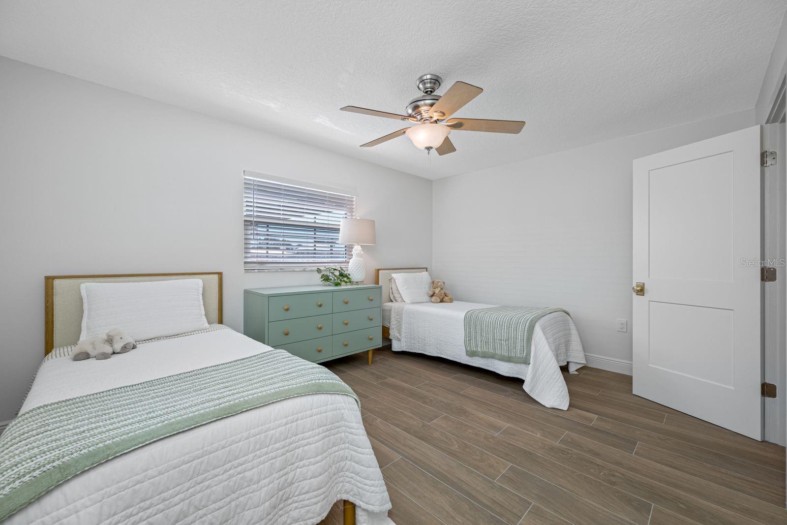 Image 16 of 34 For 539 Baywood Drive S