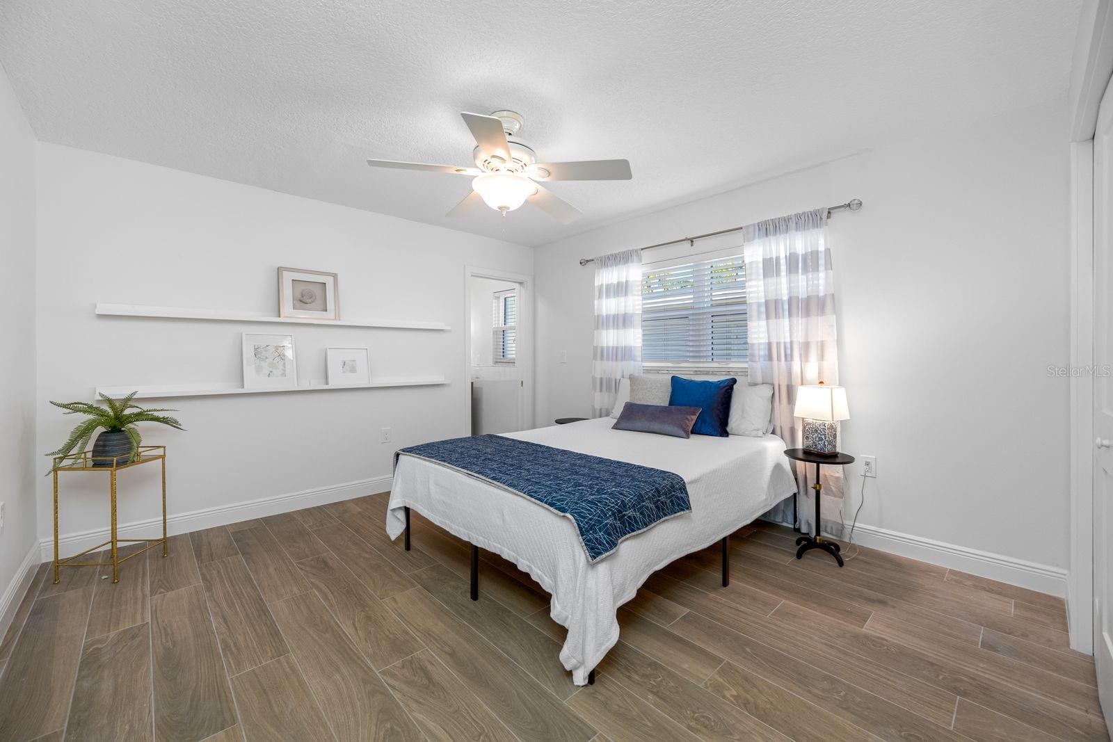 Image 17 of 34 For 539 Baywood Drive S