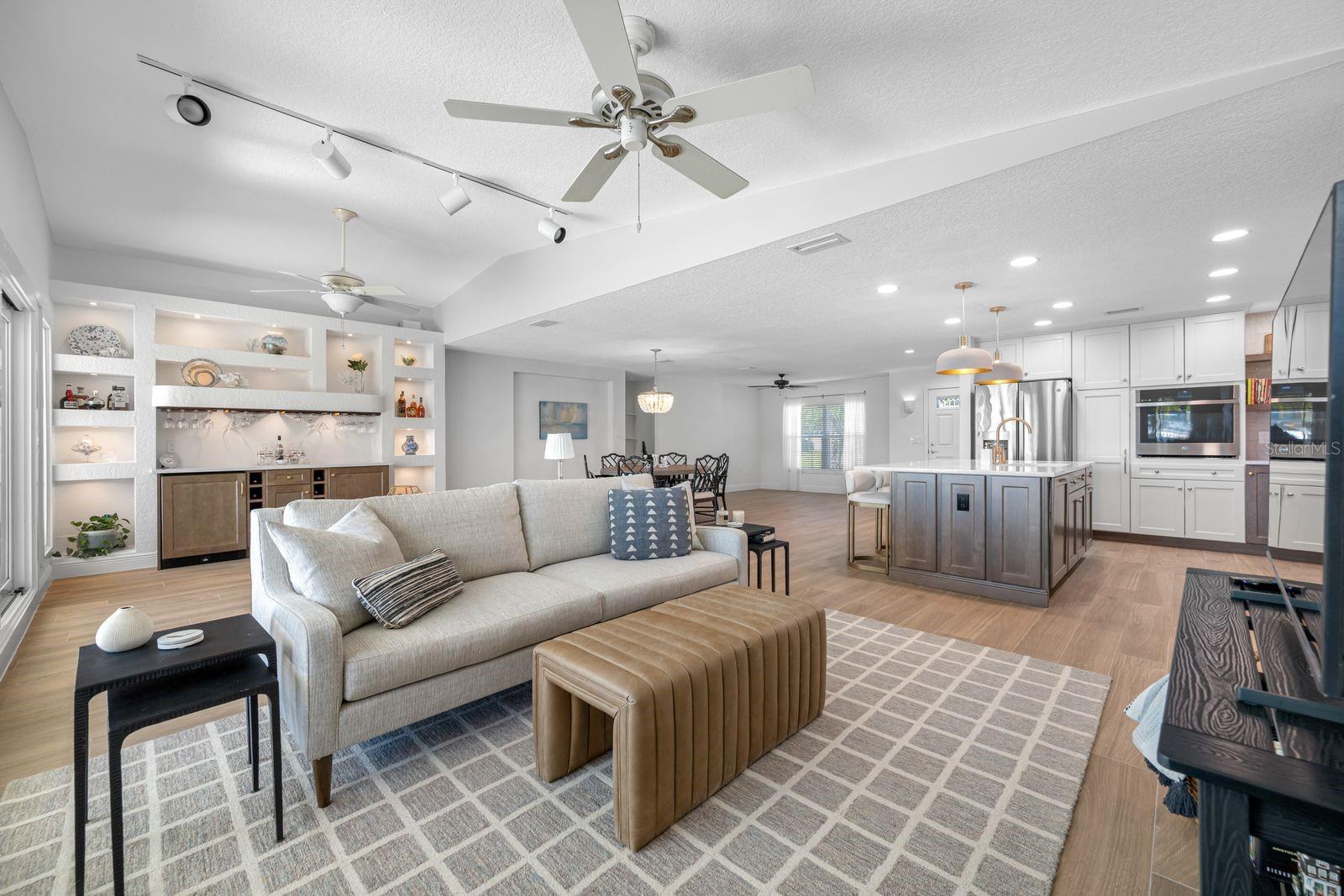 Image 5 of 34 For 539 Baywood Drive S