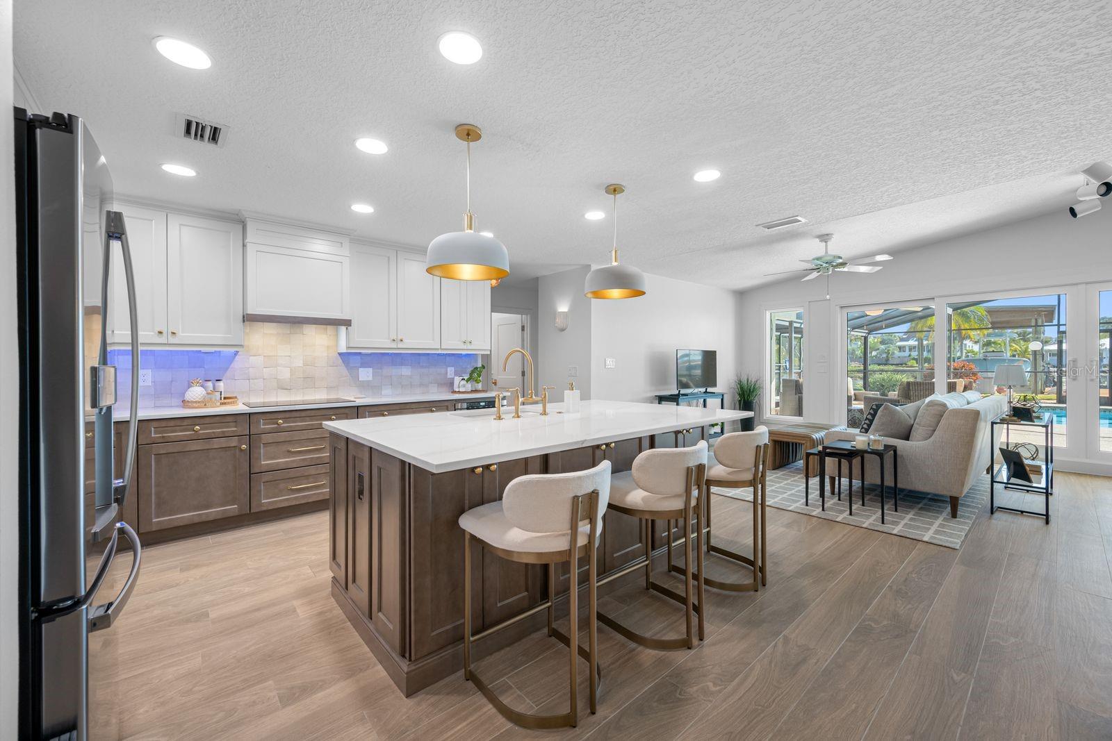 Image 7 of 34 For 539 Baywood Drive S