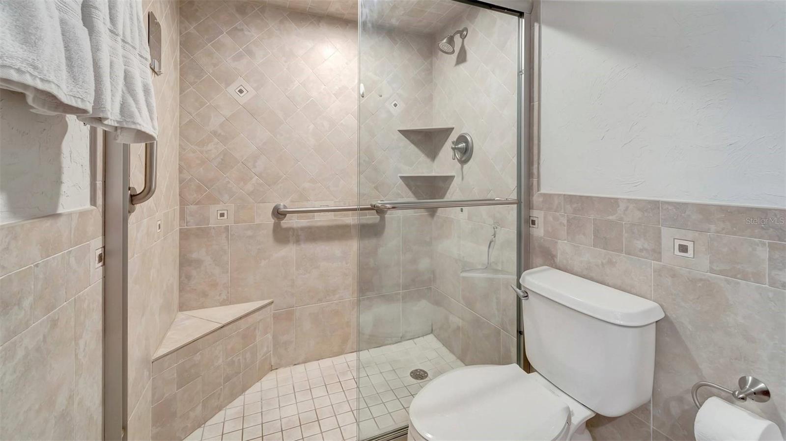 Image 21 of 26 For 1125 Peppertree Drive 705