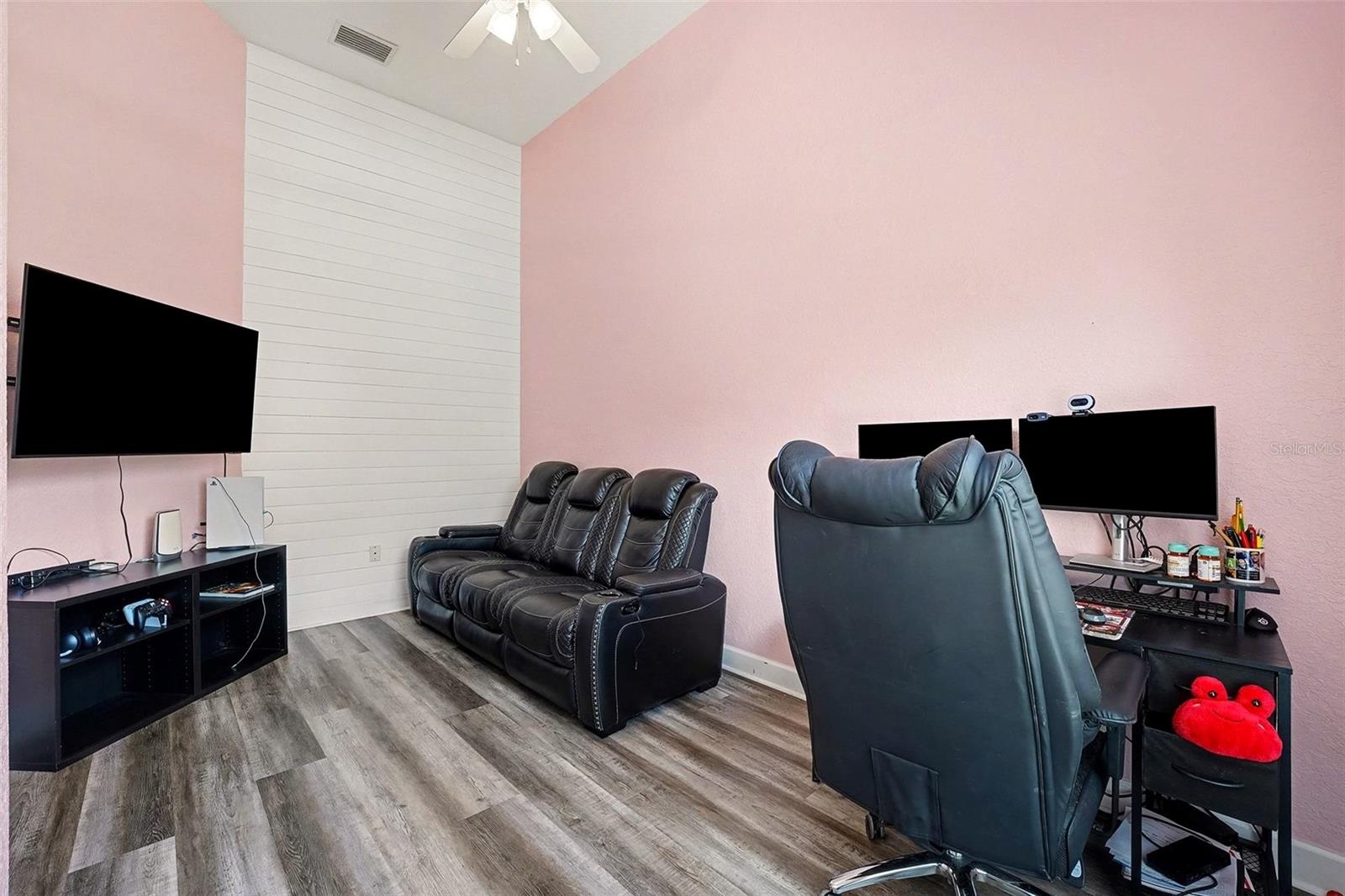 Image 17 of 23 For 5685 Lake Victoria Drive