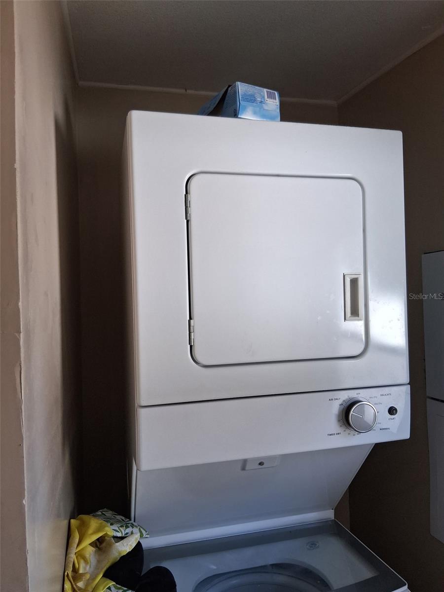 Image 6 of 21 For 237 Monroe Avenue