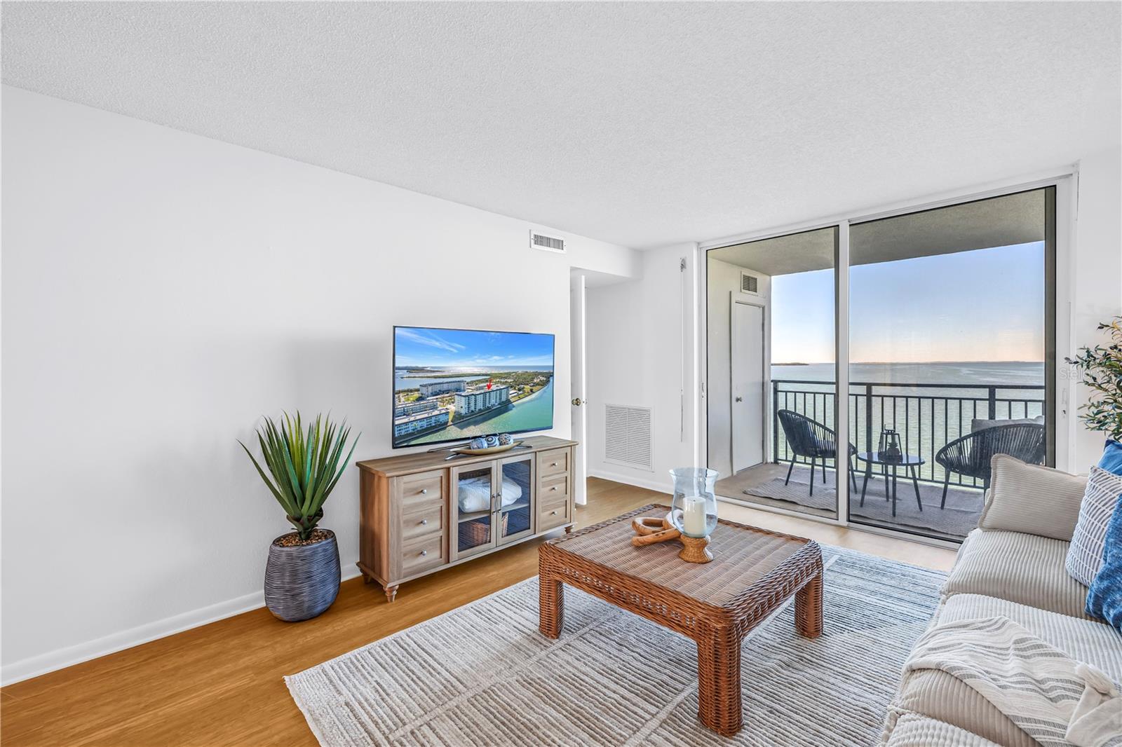 Image 17 of 35 For 9 Haig Place 510