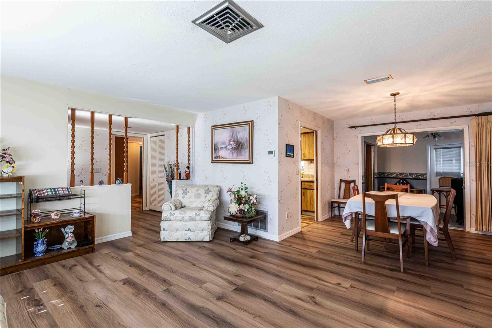 Image 10 of 41 For 1830 Oak Forest Drive S