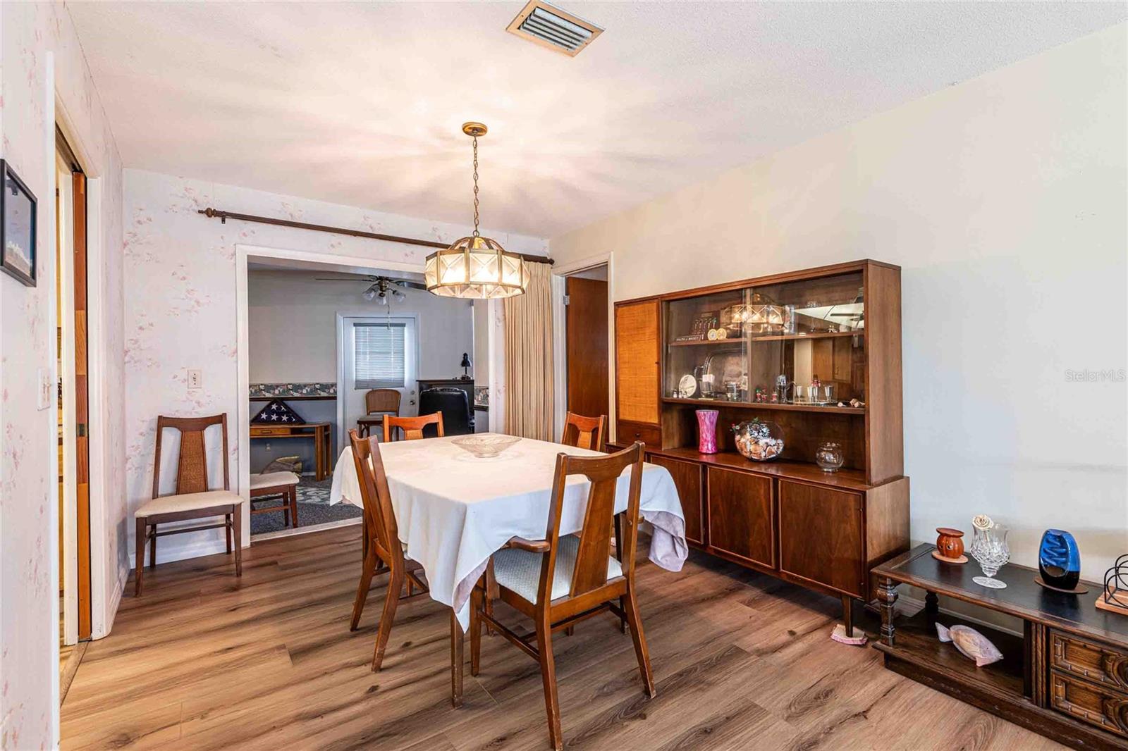 Image 11 of 41 For 1830 Oak Forest Drive S