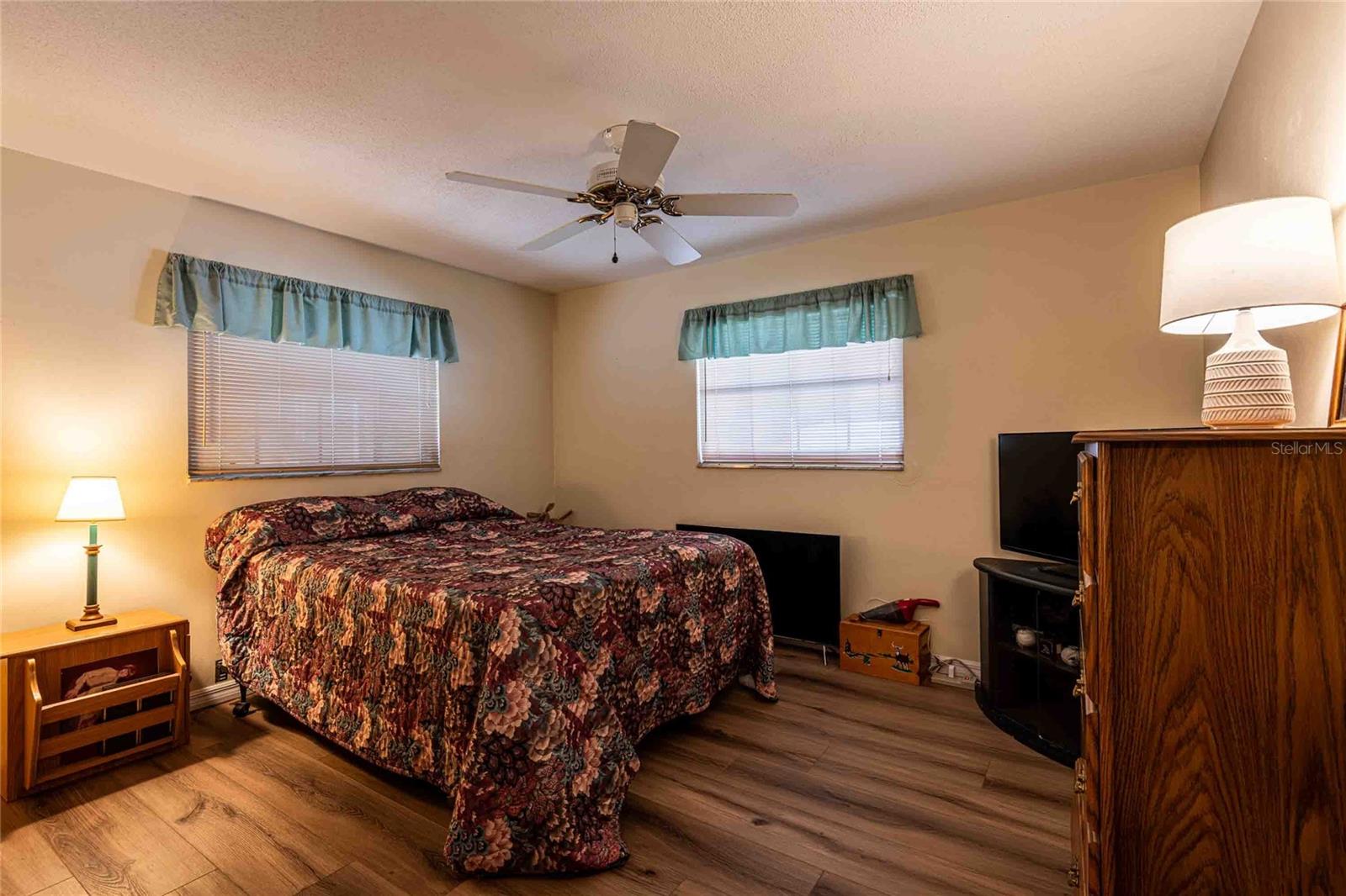 Image 28 of 41 For 1830 Oak Forest Drive S