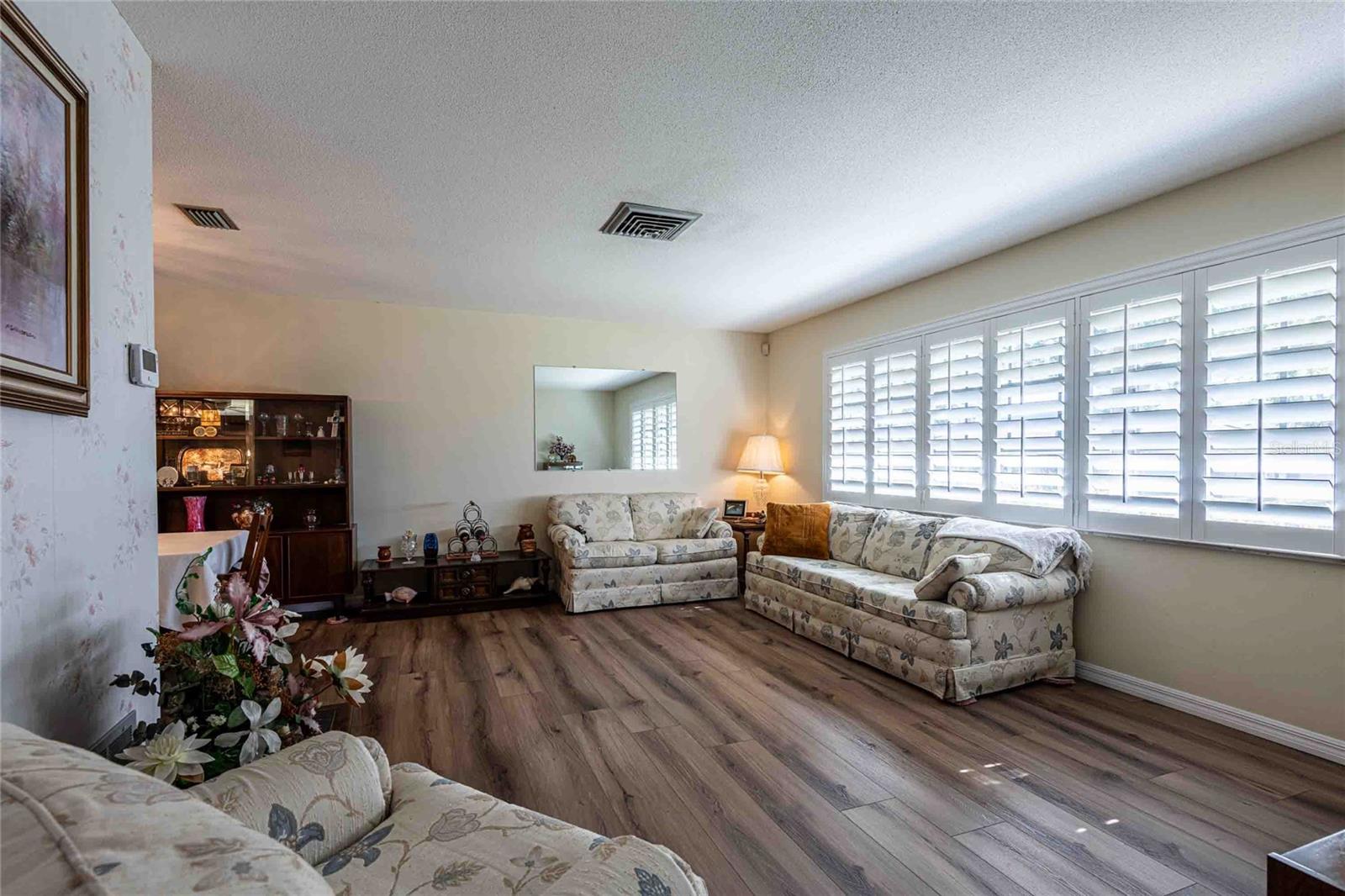 Image 7 of 41 For 1830 Oak Forest Drive S