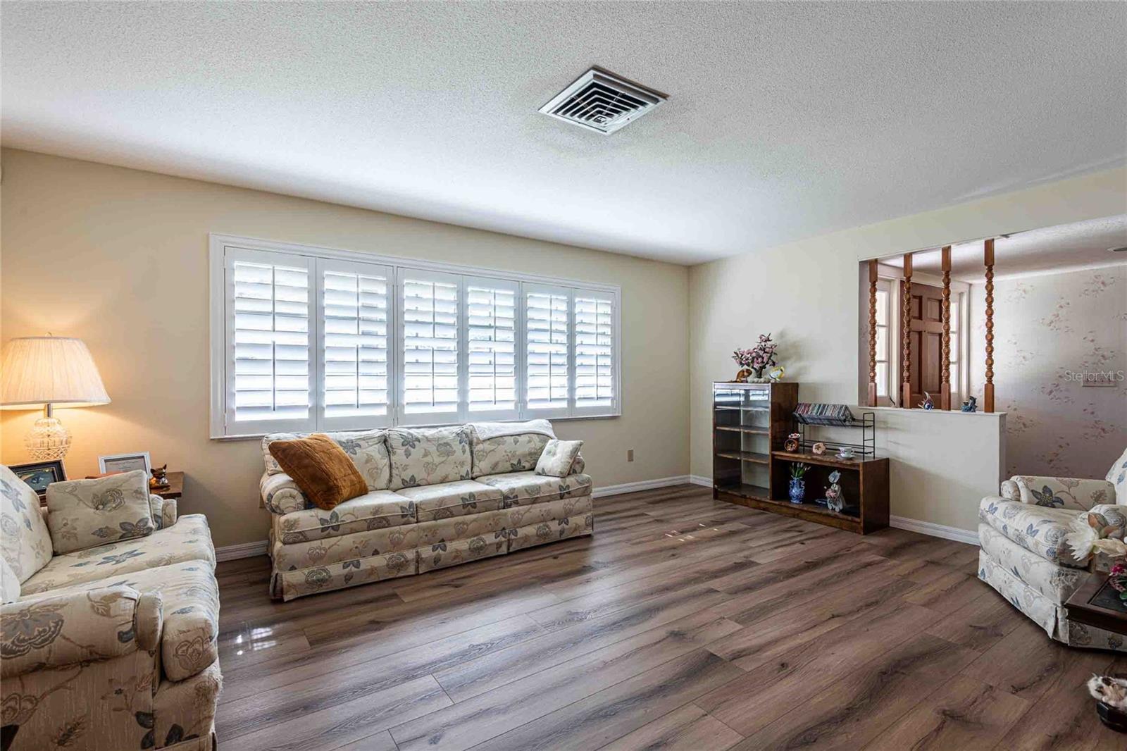 Image 9 of 41 For 1830 Oak Forest Drive S