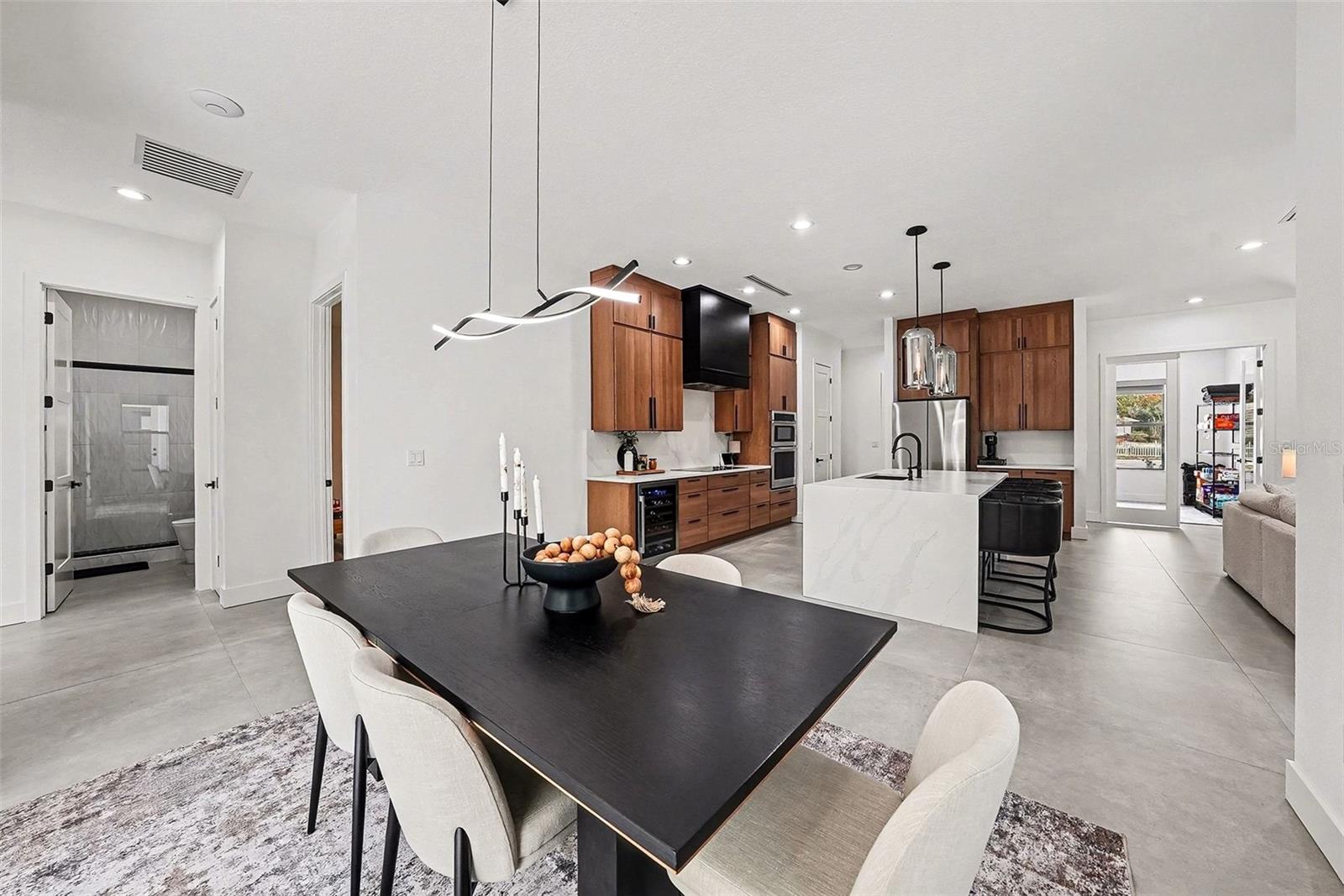 Image 18 of 56 For 17296 Raintree Road