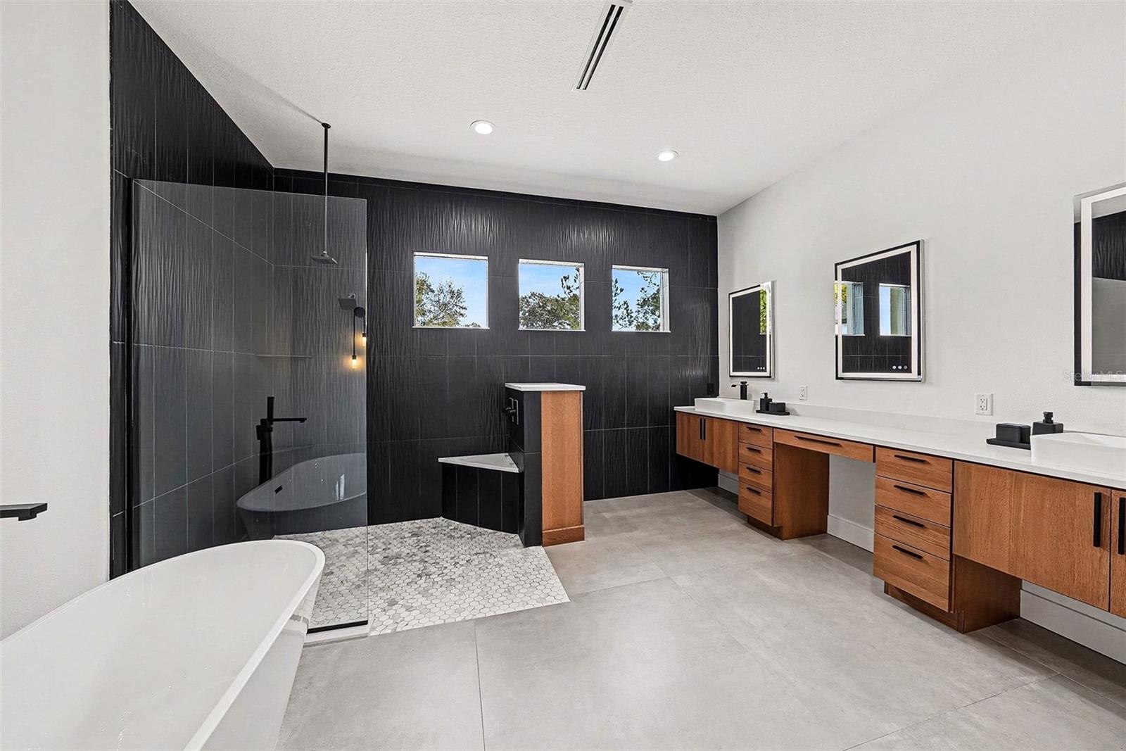 Image 21 of 56 For 17296 Raintree Road